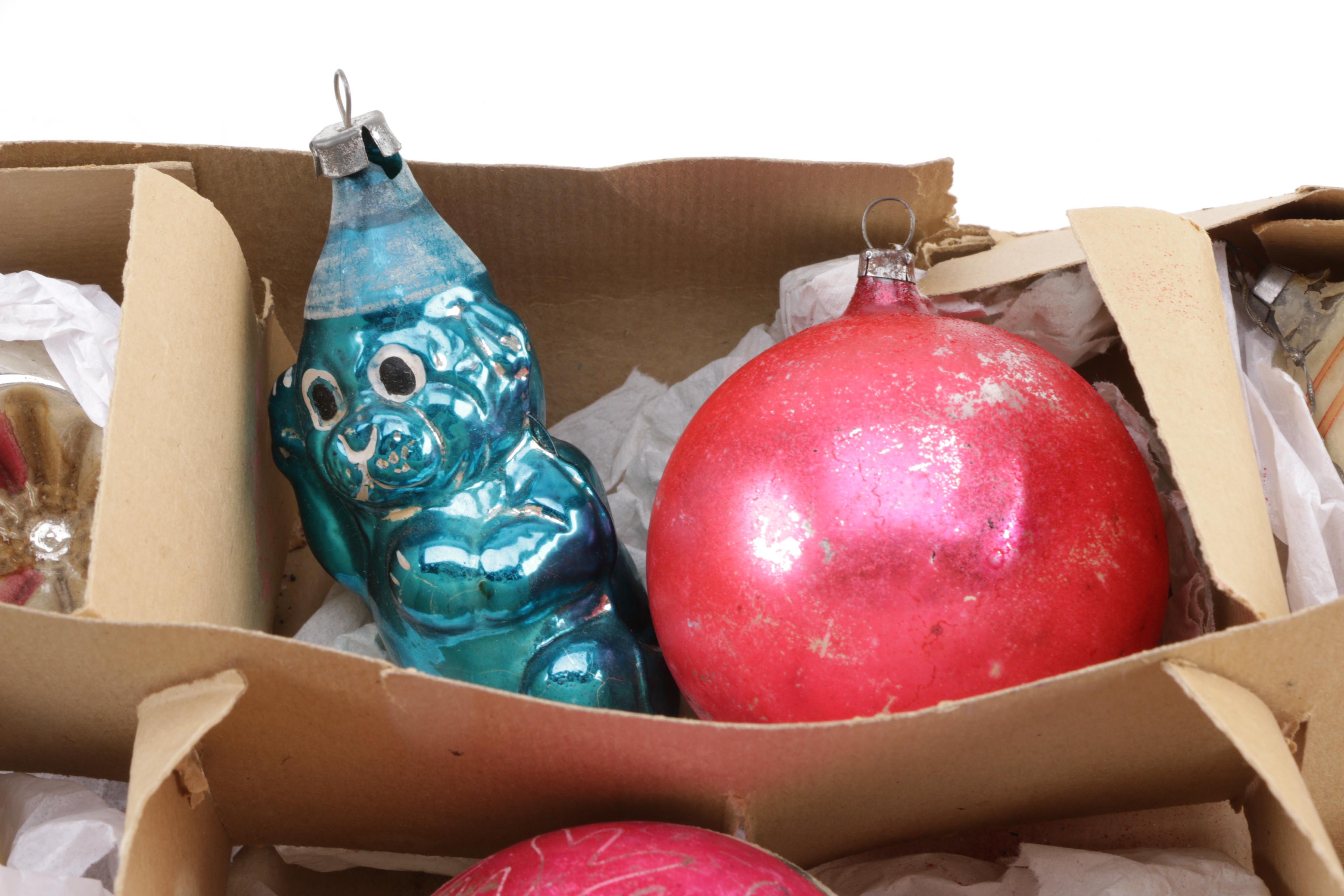 Vintage Christmas Ornaments, Bulbs, and Decor