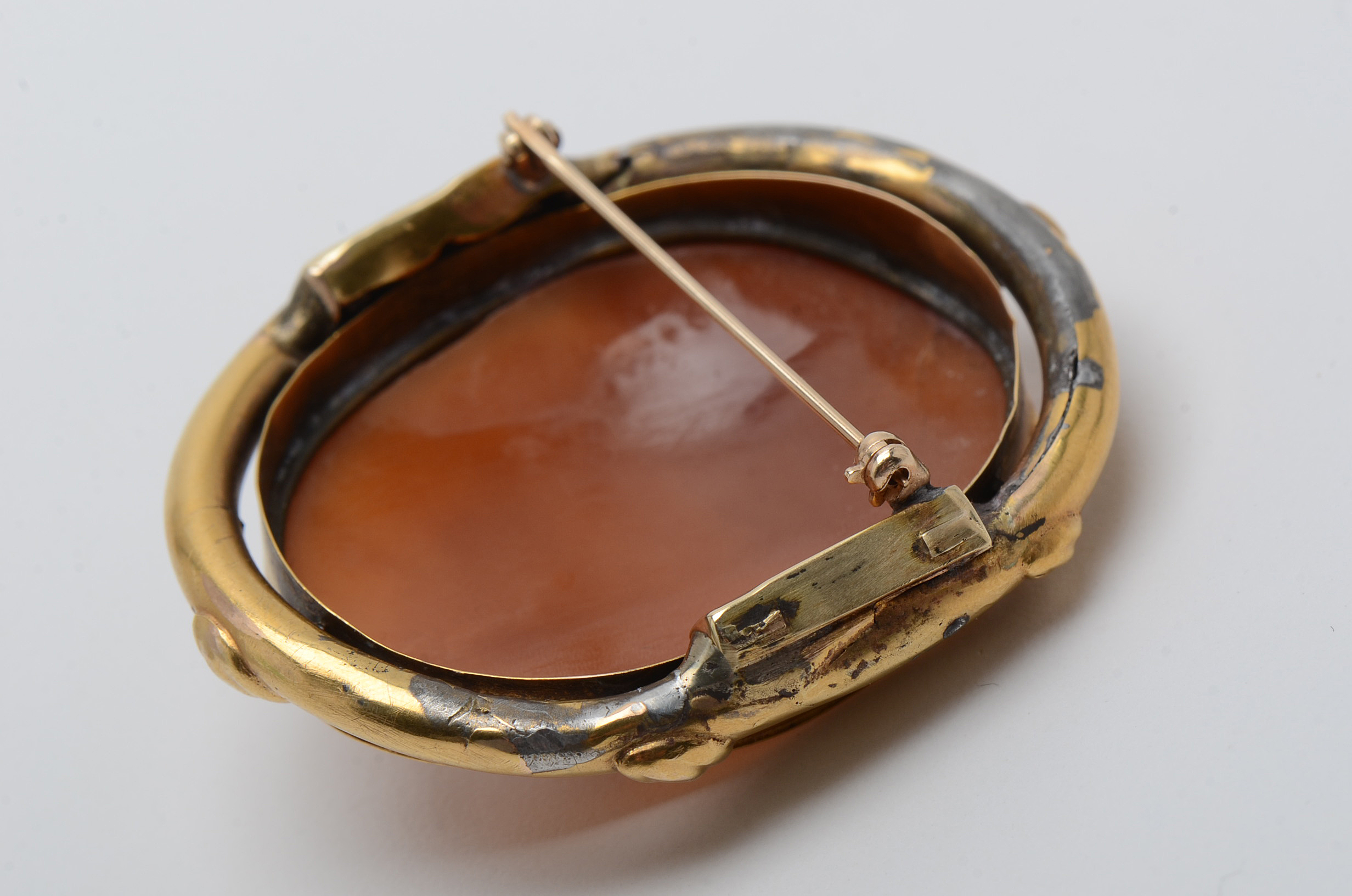 Victorian 14K Yellow Gold "Medusa" Cameo Brooch