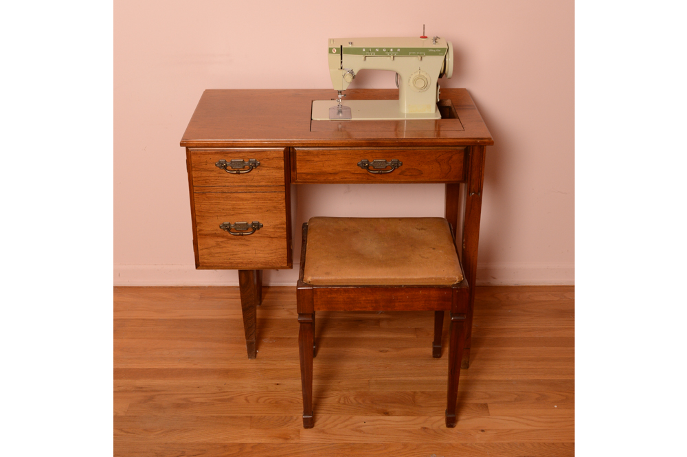 Vintage Singer Fashion Mate Sewing Machine and Table