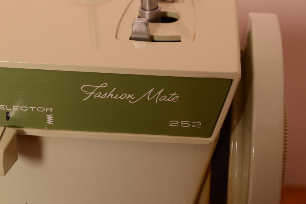 Vintage Singer Fashion Mate Sewing Machine and Table