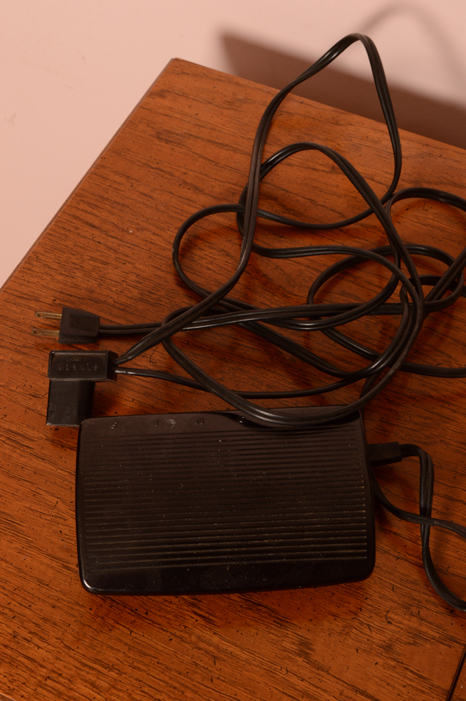 Vintage Singer Fashion Mate Sewing Machine and Table