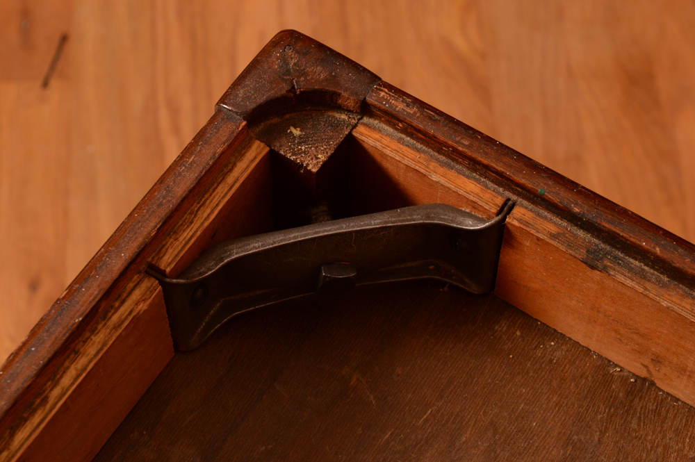 Vintage Singer Fashion Mate Sewing Machine and Table