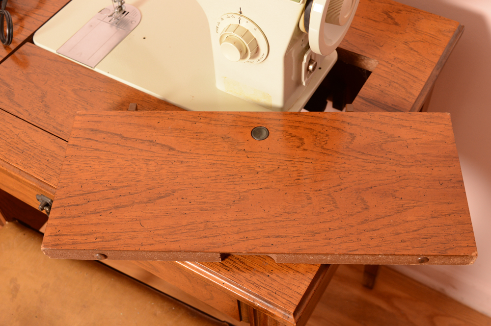 Vintage Singer Fashion Mate Sewing Machine and Table