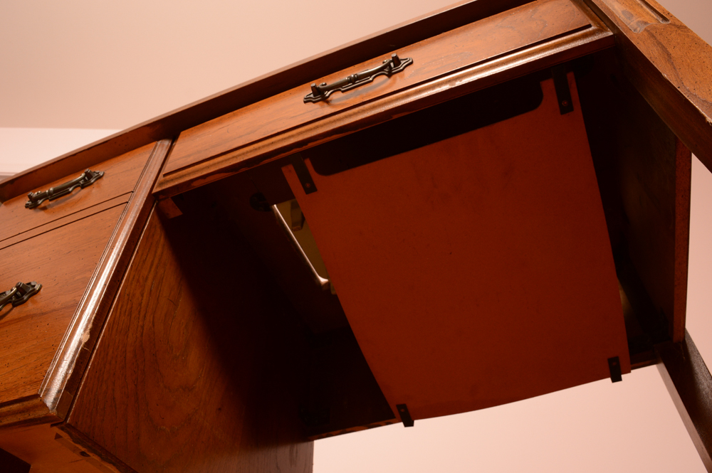 Vintage Singer Fashion Mate Sewing Machine and Table