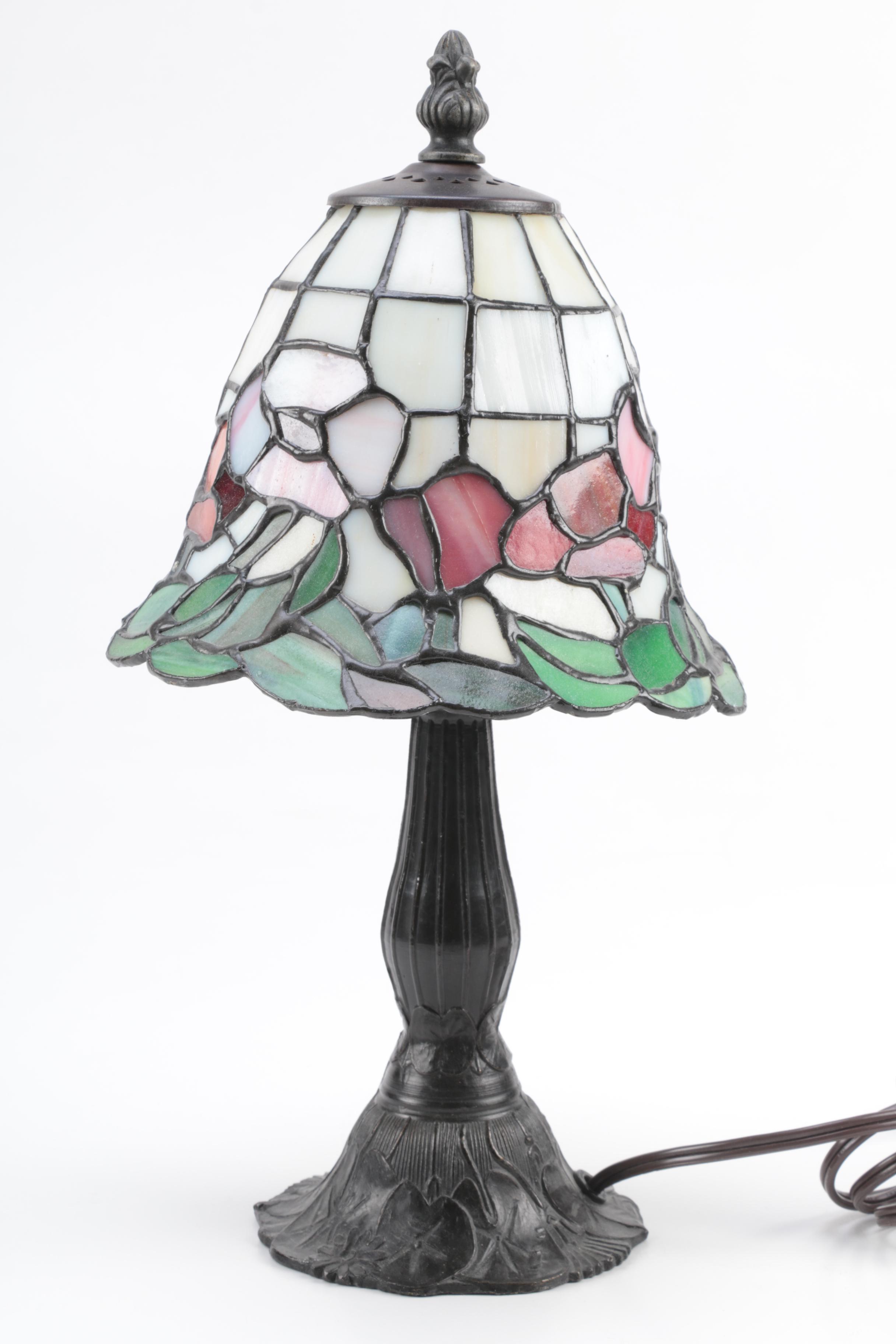 Tiffany Style Slag Glass Accent Lamp