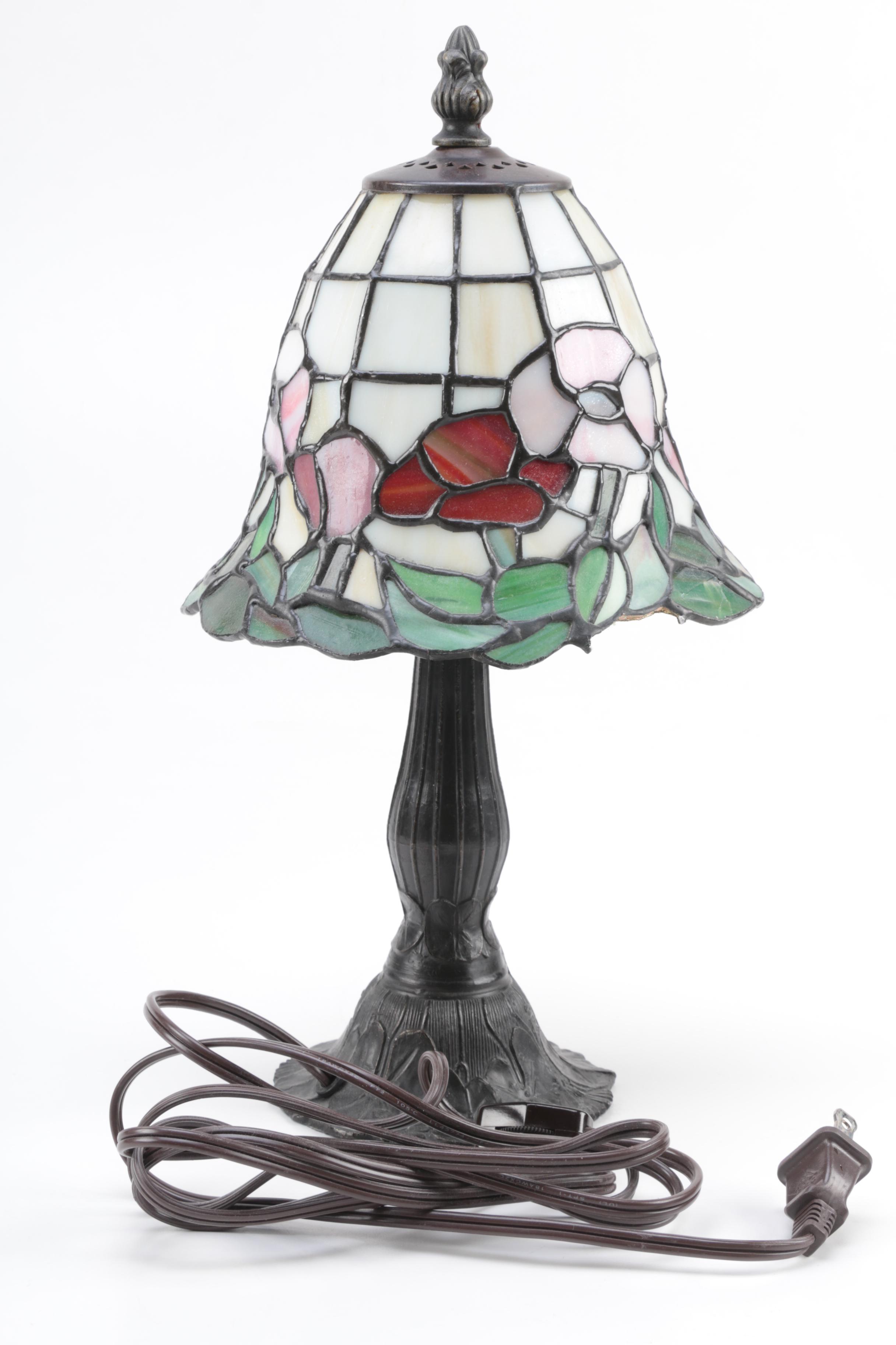 Tiffany Style Slag Glass Accent Lamp