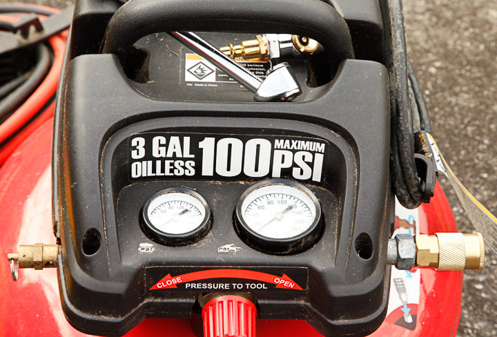 Central Pneumatic Air Compressor With Accessories