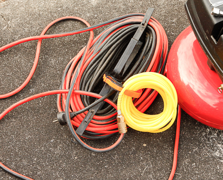 Central Pneumatic Air Compressor With Accessories