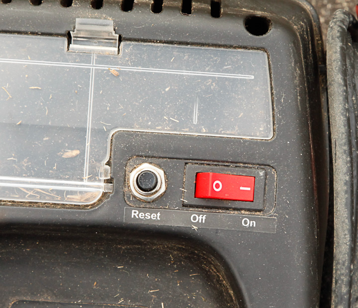 Central Pneumatic Air Compressor With Accessories