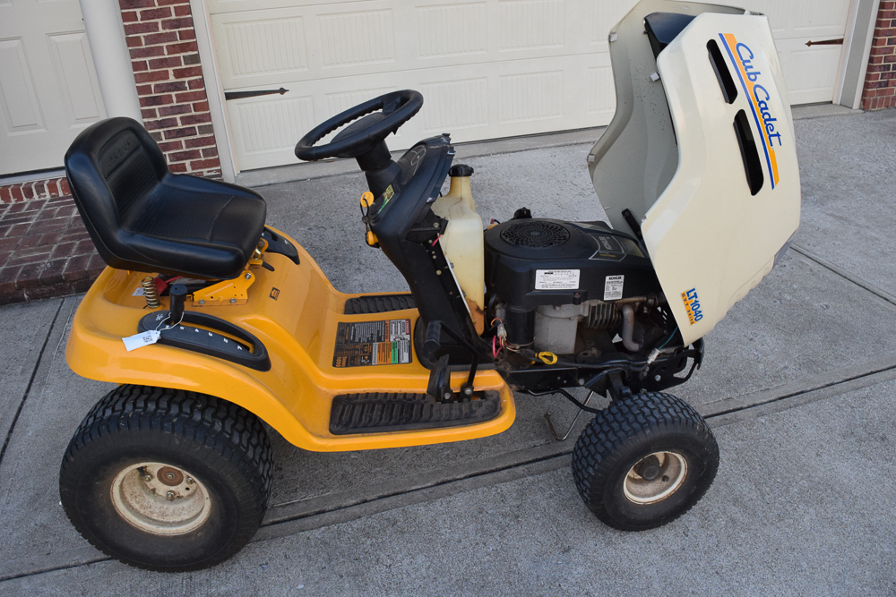 Cub Cadet Riding Lawn Mower