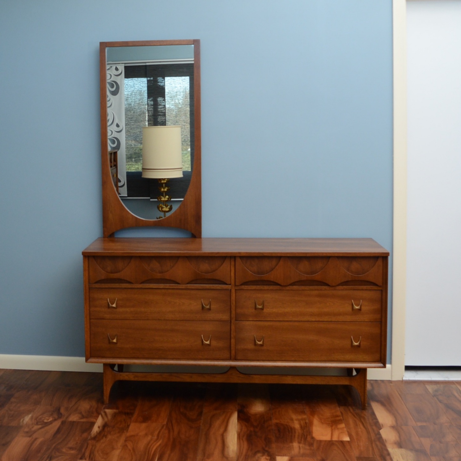 Broyhill brasilia deals dresser with mirror