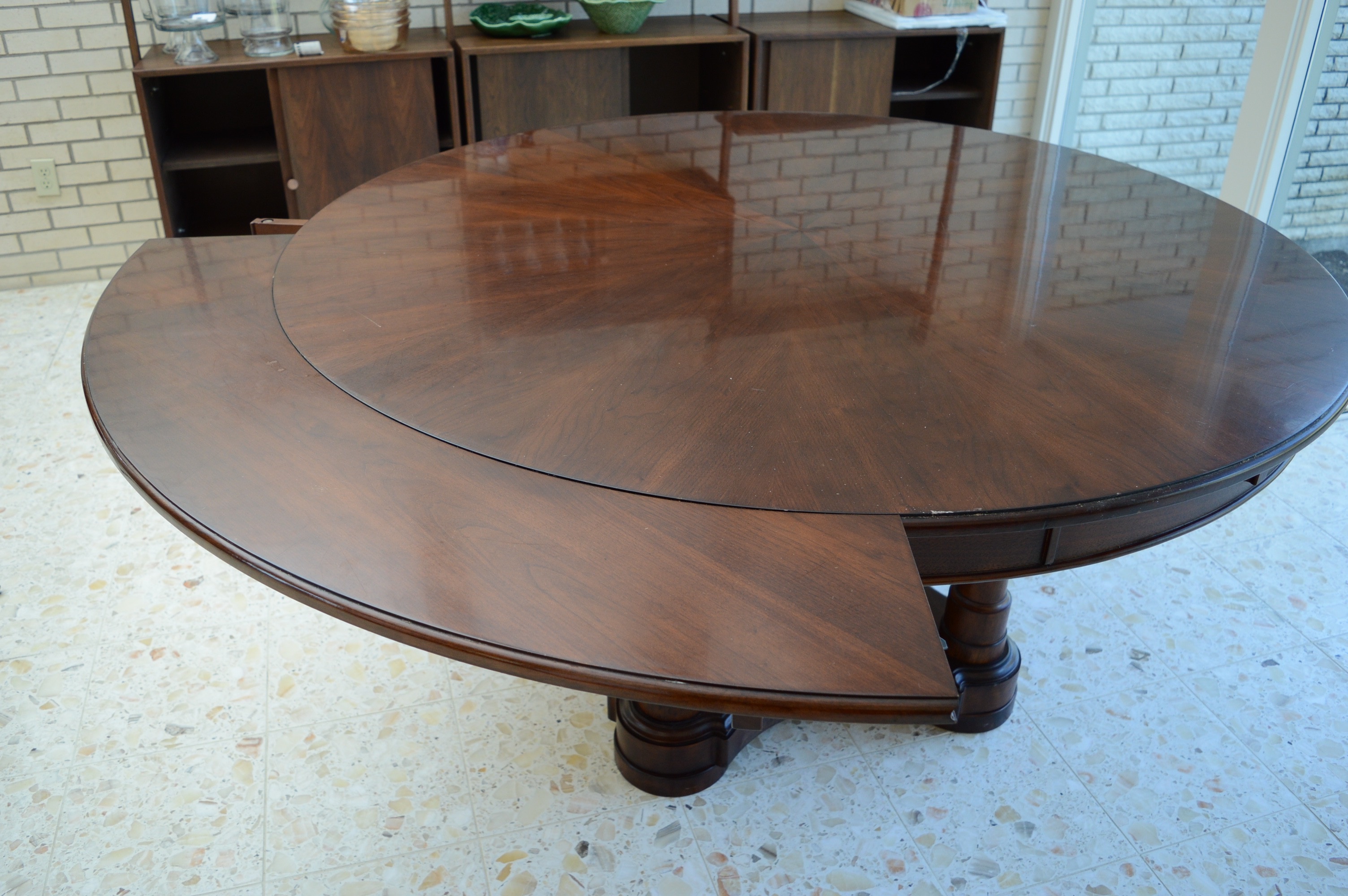 Stanley Dining Table with Linear Leaves