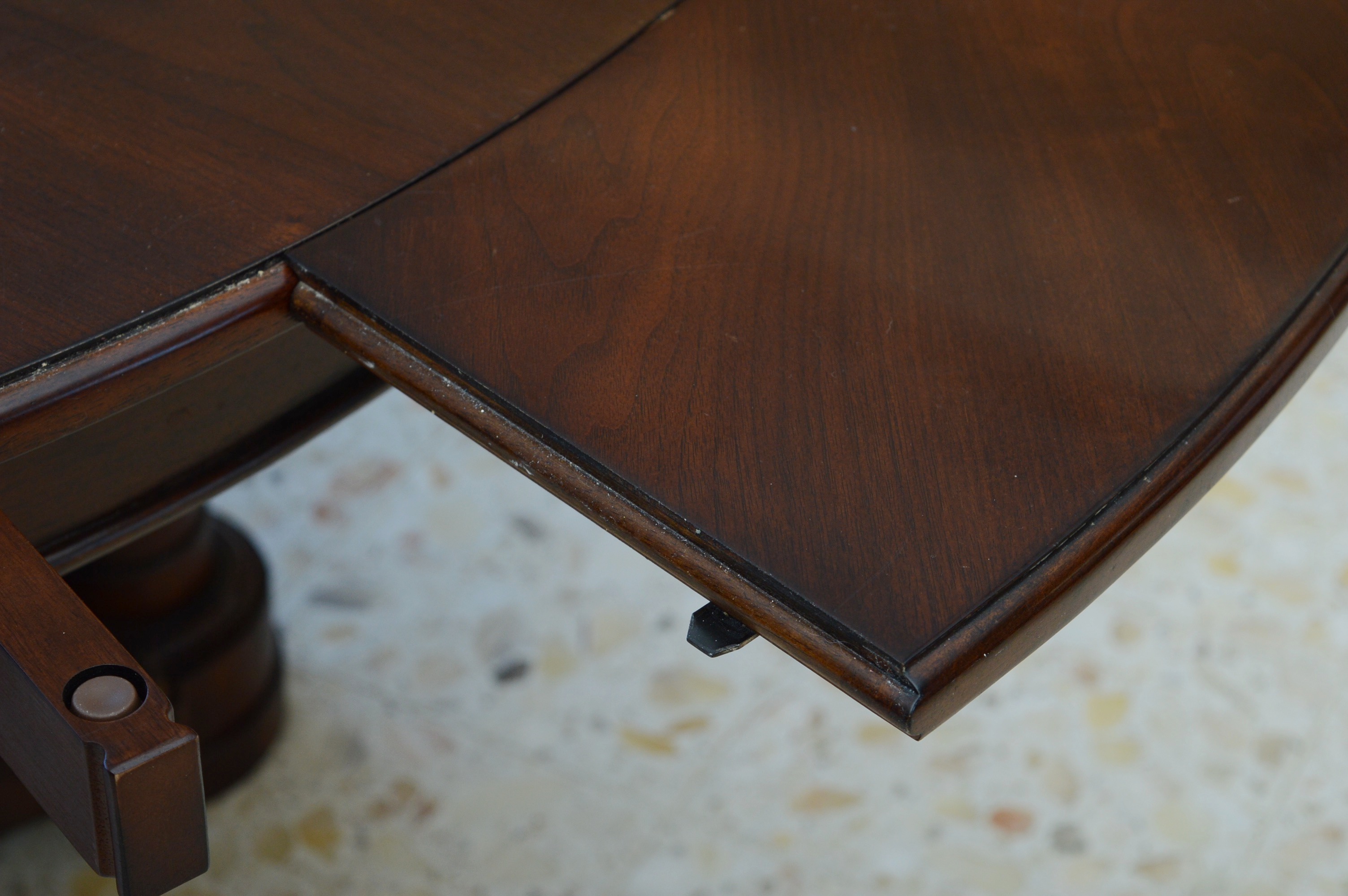 Stanley Dining Table with Linear Leaves