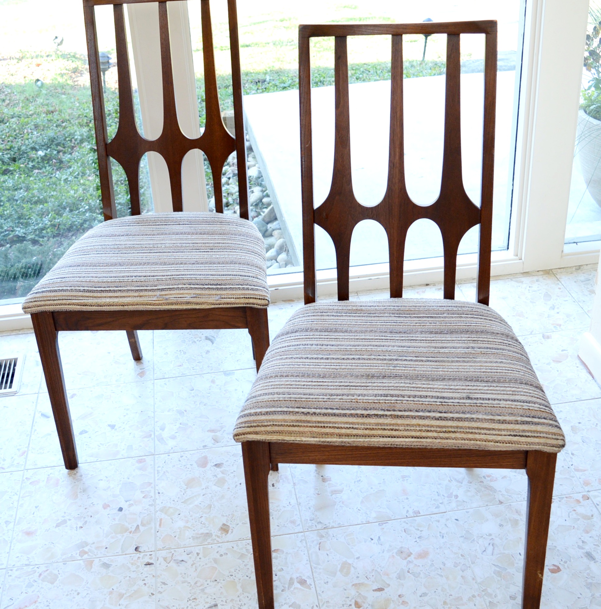 Broyhill Brasilia Drop Leaf Dining Table and Six Chairs