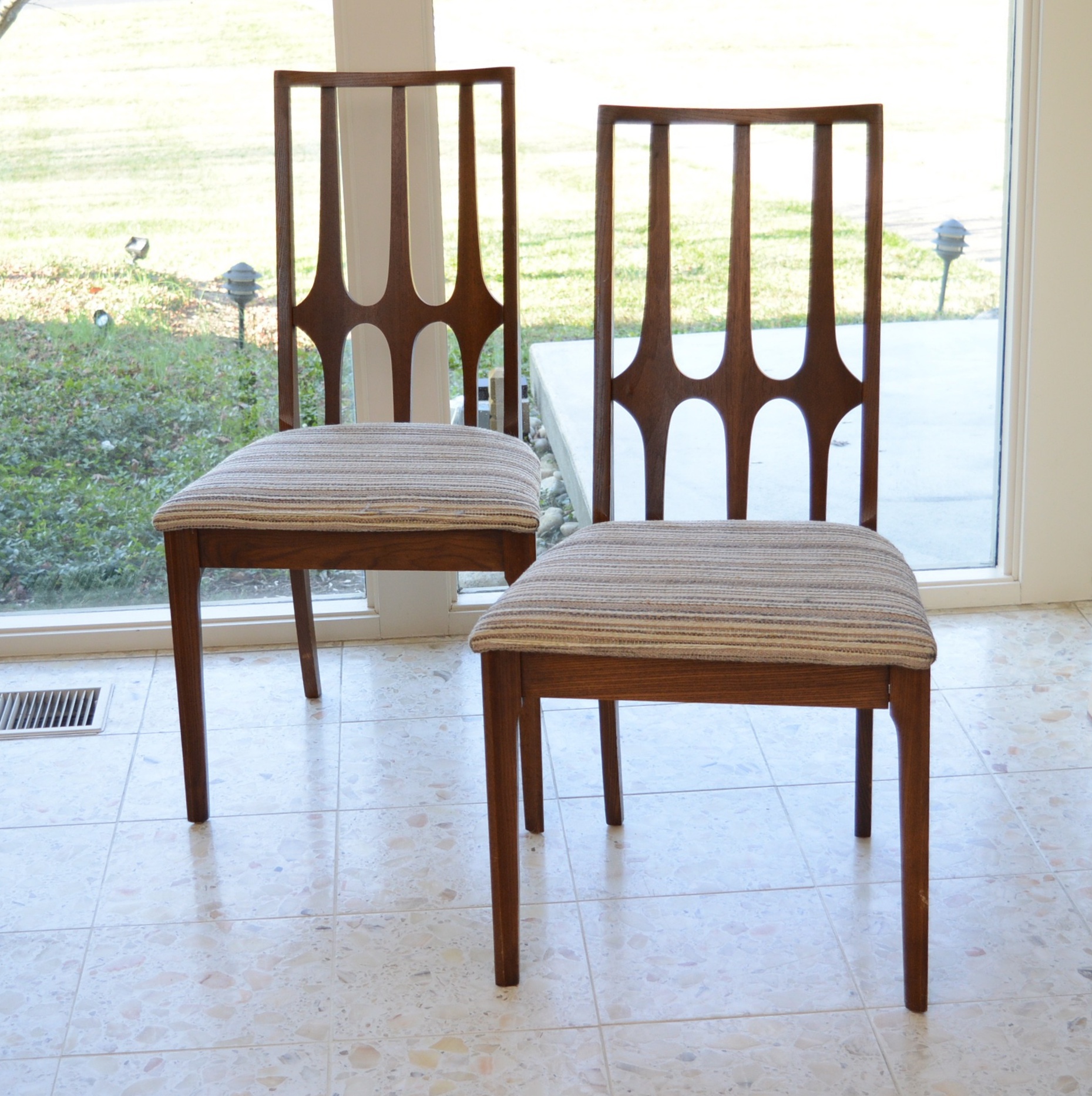 Broyhill Brasilia Drop Leaf Dining Table and Six Chairs