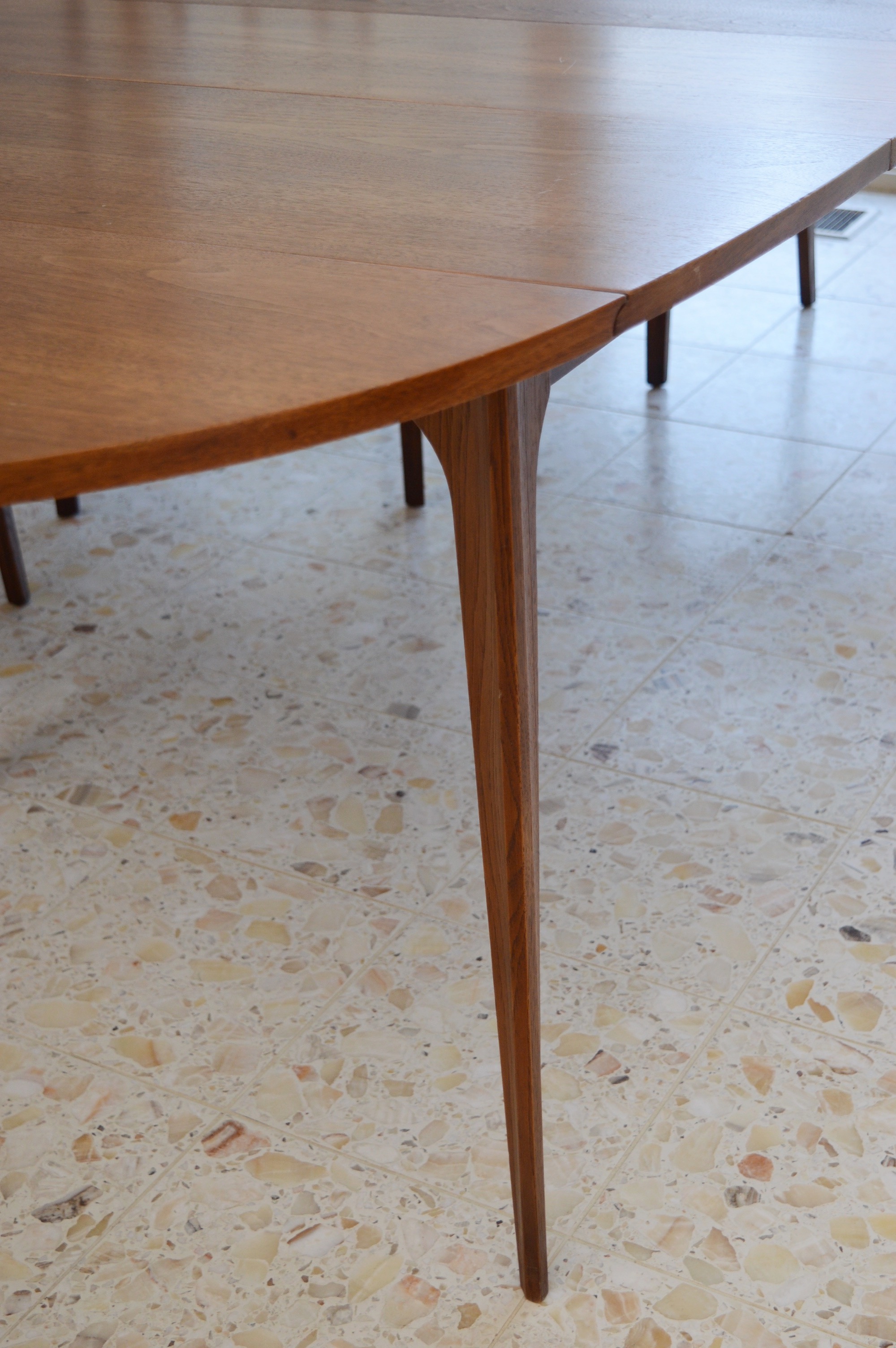 Broyhill Brasilia Drop Leaf Dining Table and Six Chairs