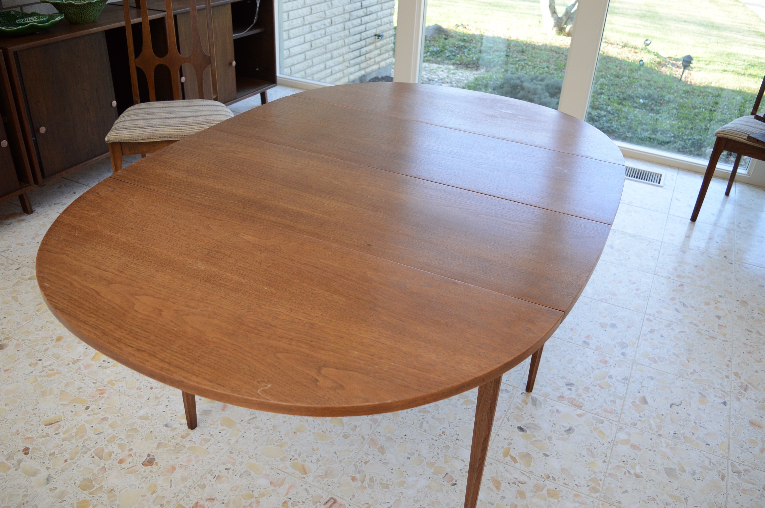 Broyhill Brasilia Drop Leaf Dining Table and Six Chairs