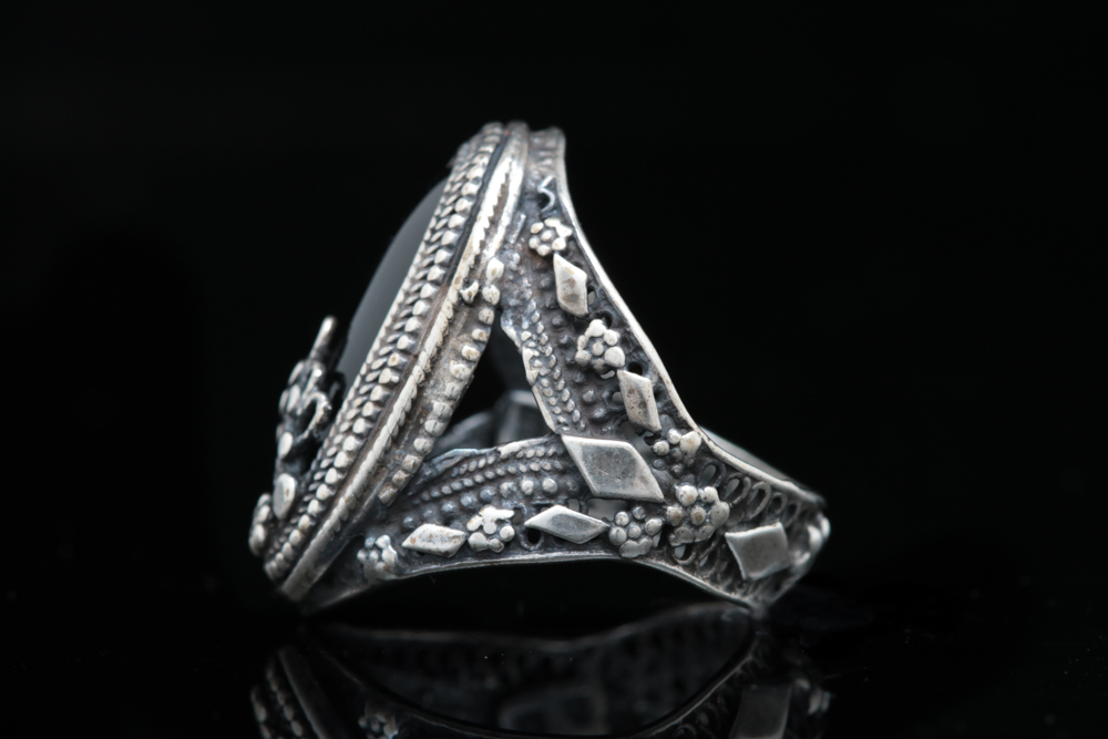 Sterlig Silver and Black Chalcedony Ring