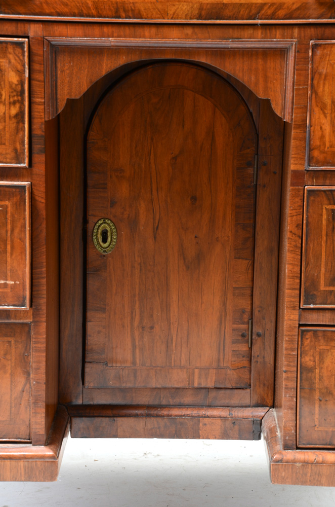 Antique George III Kneehole Dressing Table in Walnut