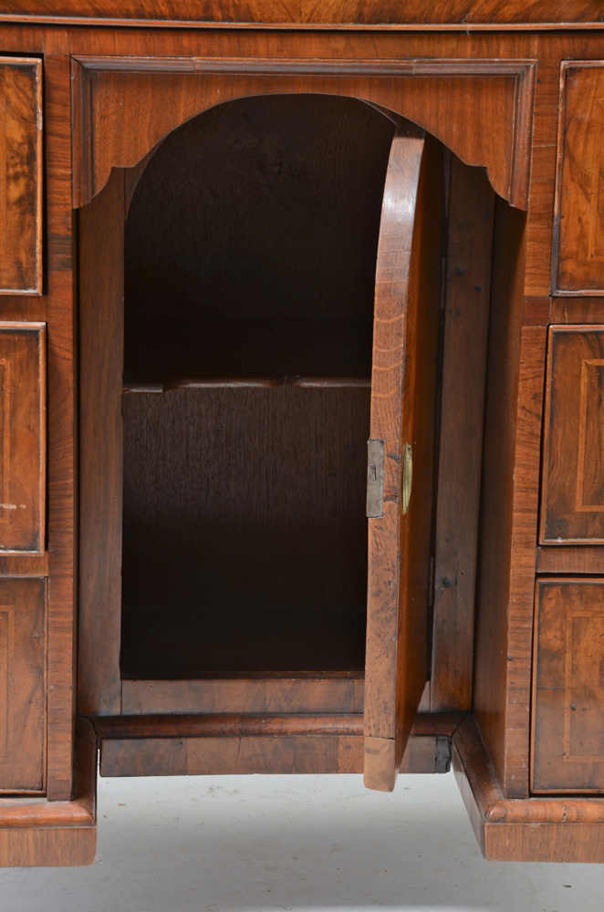 Antique George III Kneehole Dressing Table in Walnut