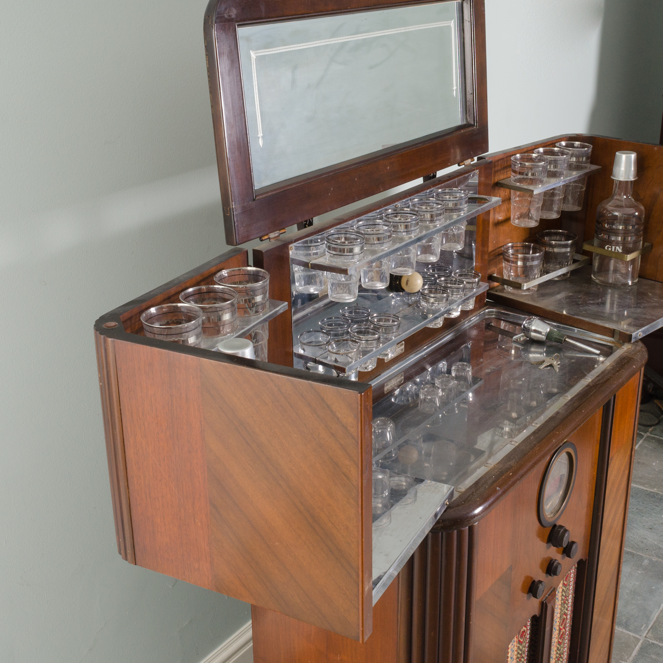 Art Deco "Radiobar" by Philco