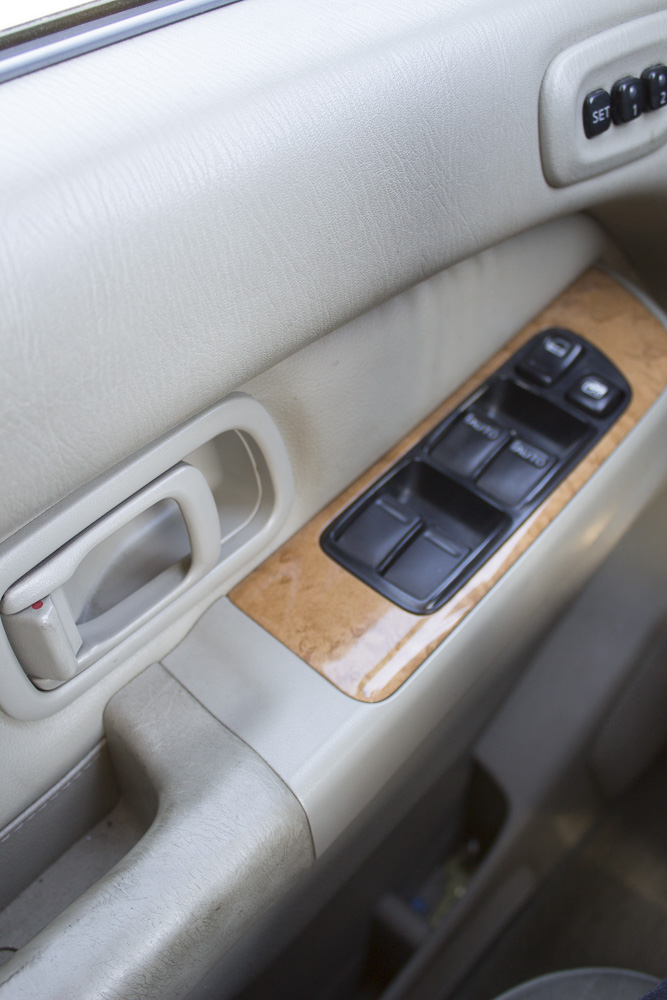 2001 Infiniti QX4 SUV