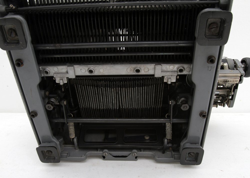 Circa 1940s Royal KMG Standard Typewriter