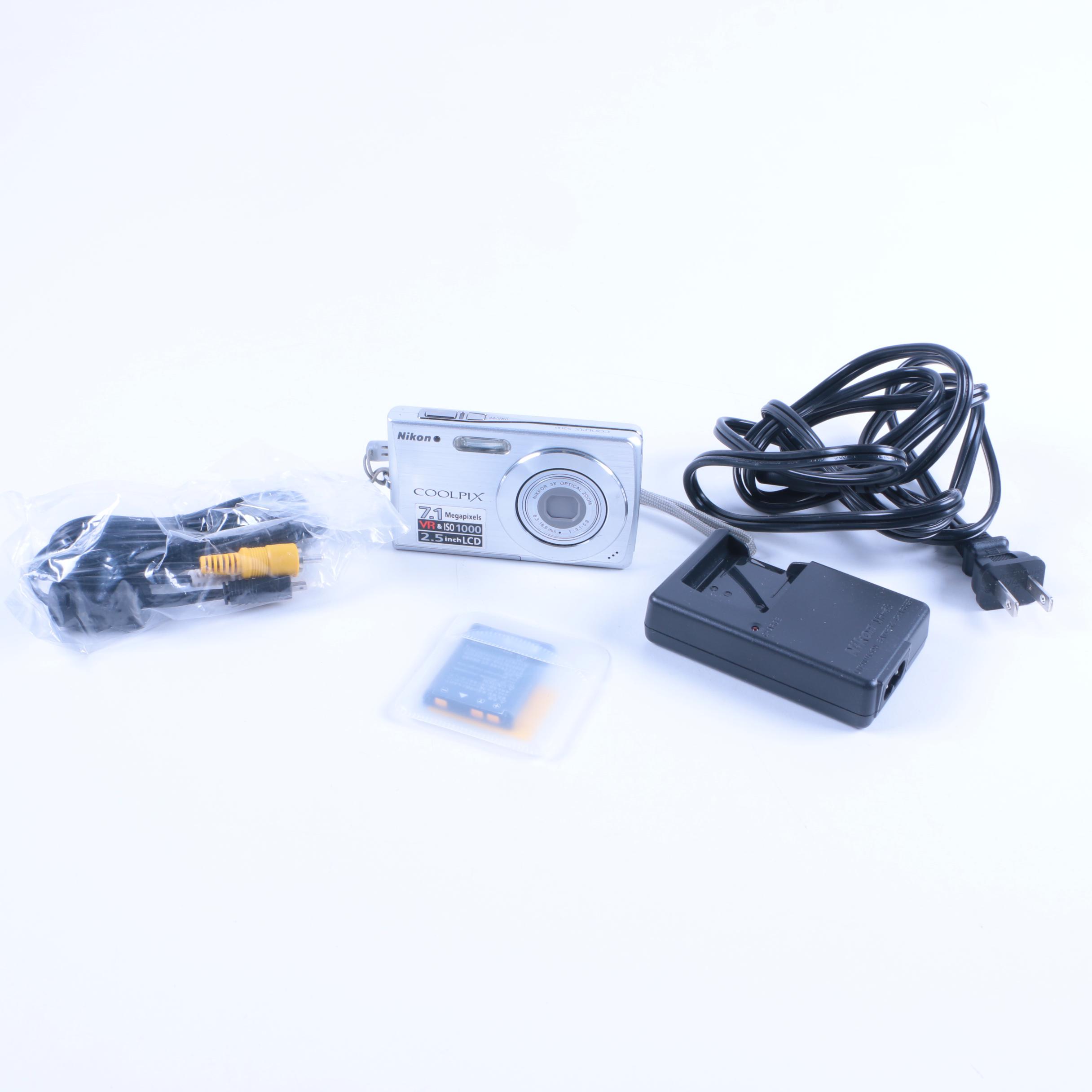 Nikon CoolPix S200 Camera