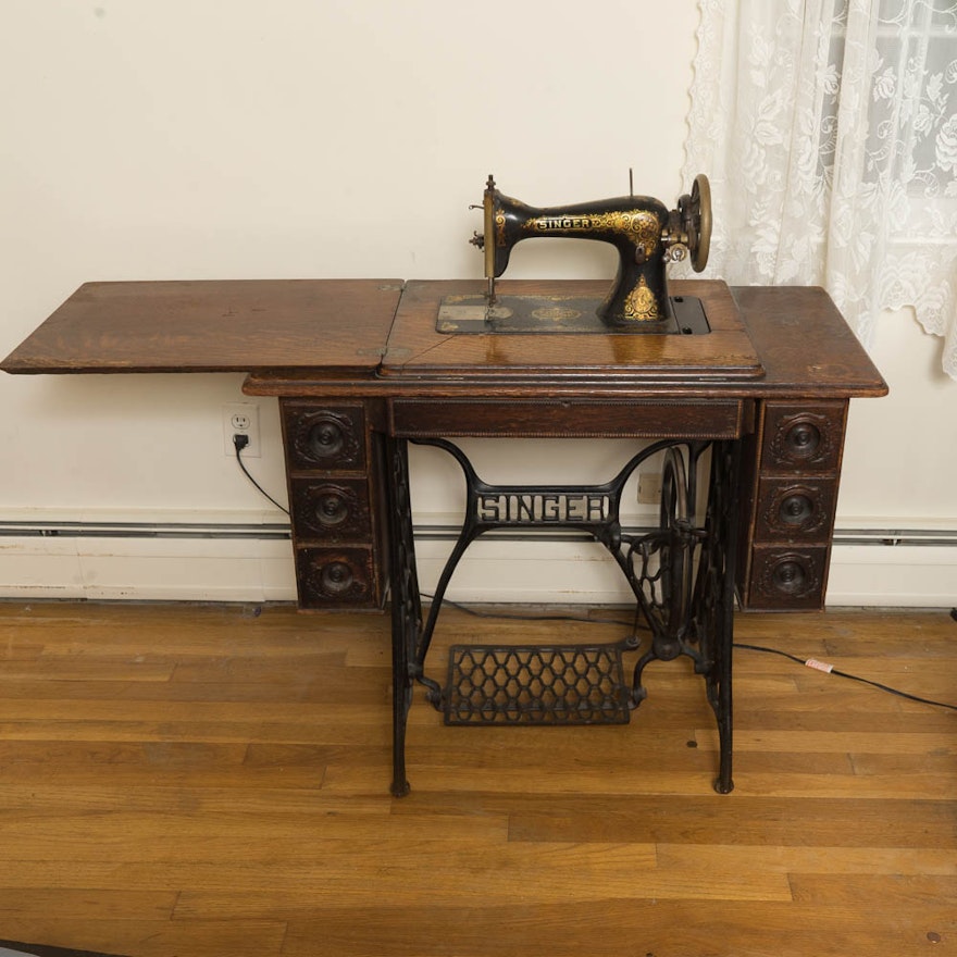 Antique Singer Treadle 1910 Sewing Machine