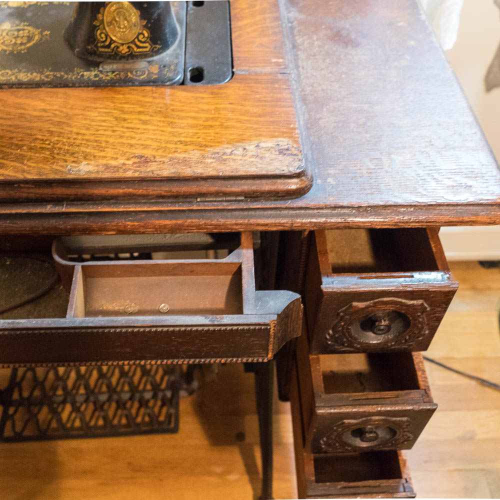 Antique Singer Treadle 1910 Sewing Machine