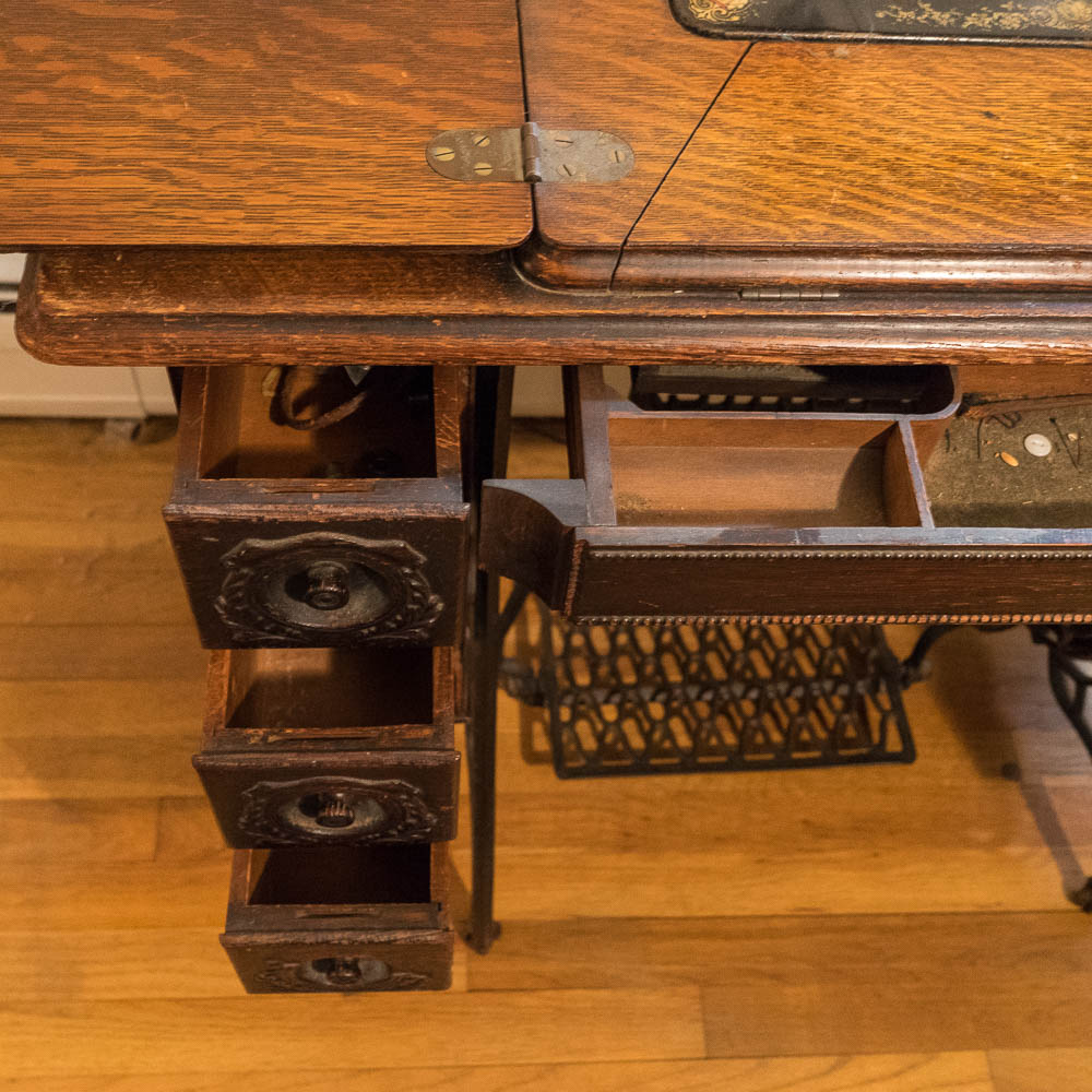 Antique Singer Treadle 1910 Sewing Machine