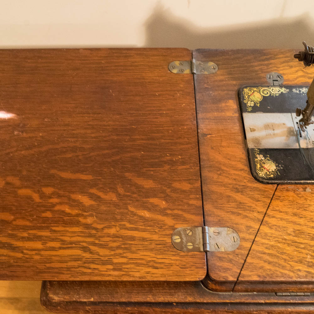 Antique Singer Treadle 1910 Sewing Machine