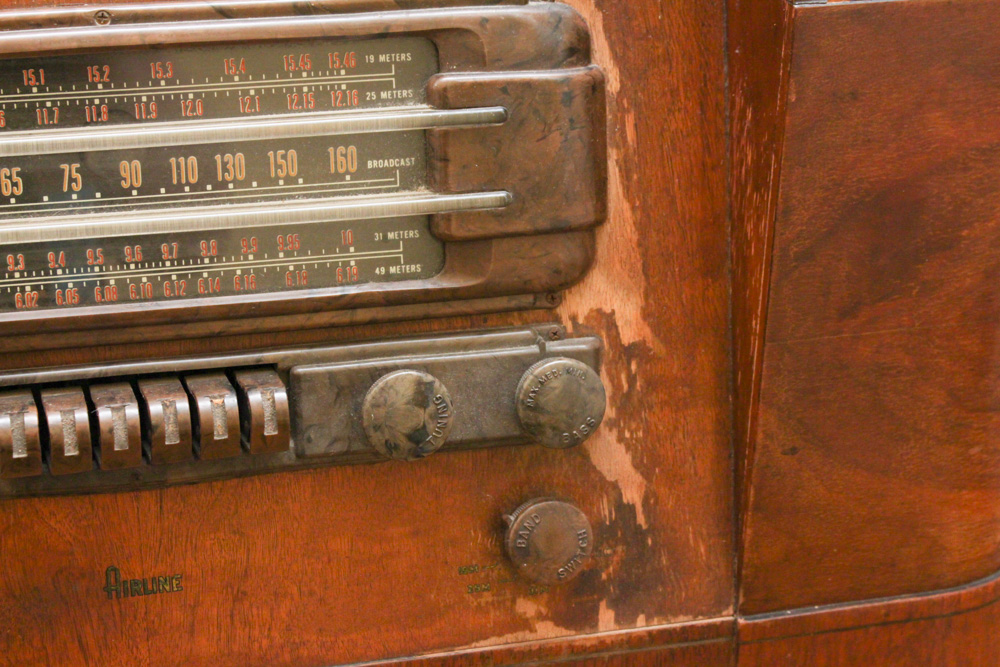Vintage Airline Console Radio