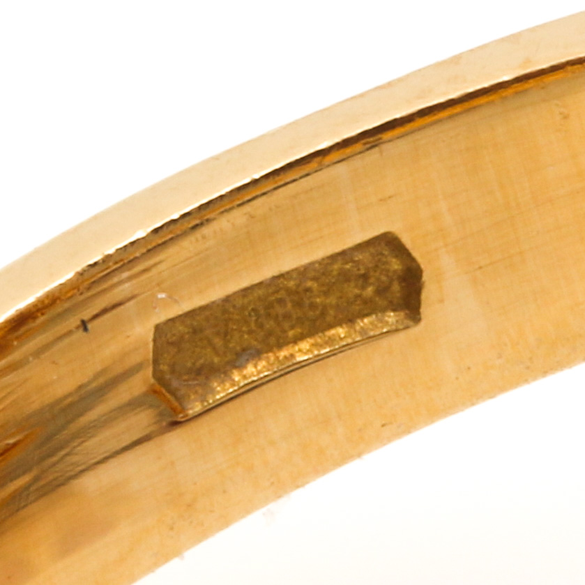 18K Yellow Gold Garnet Ring