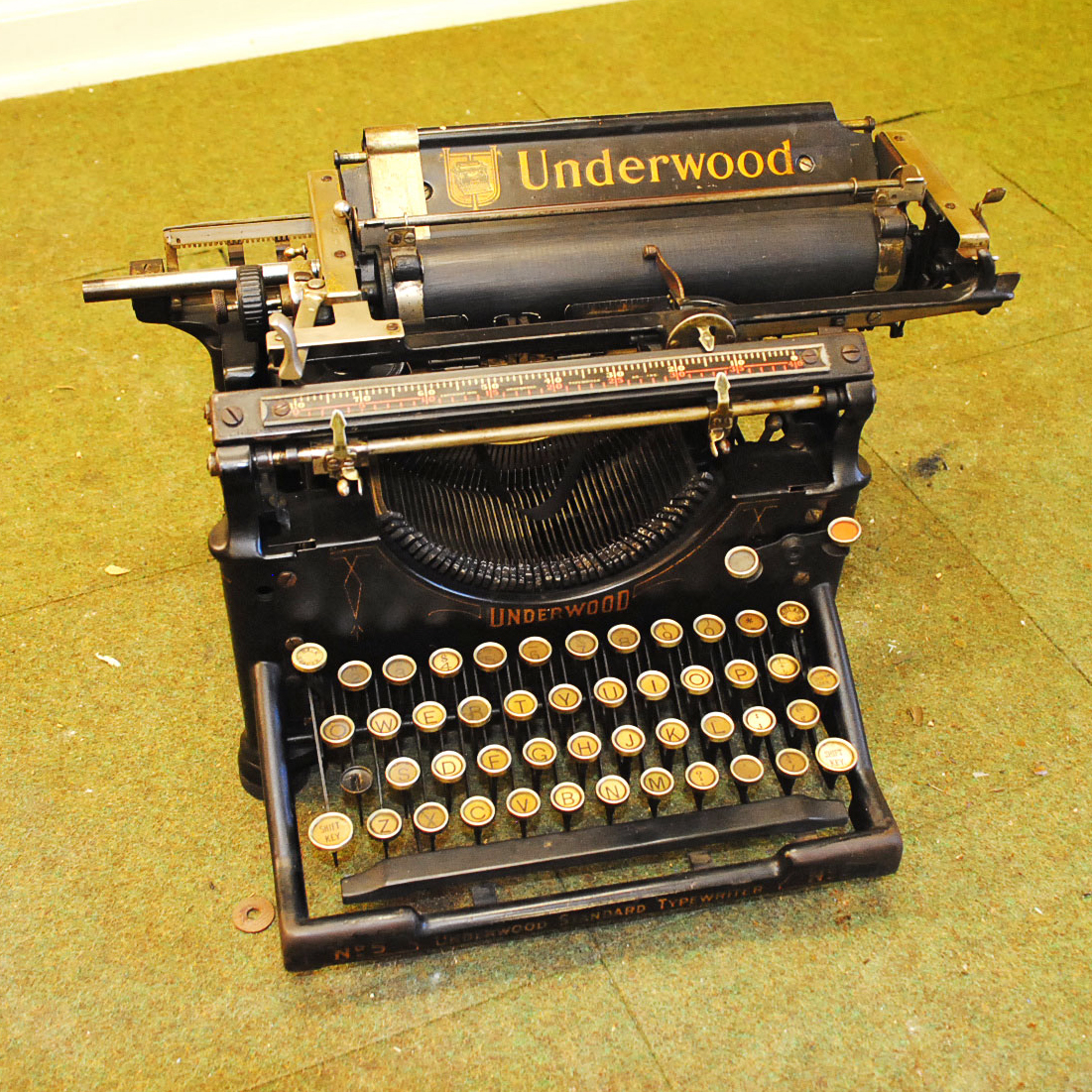Antique Underwood Standard Typewriter NO. 05