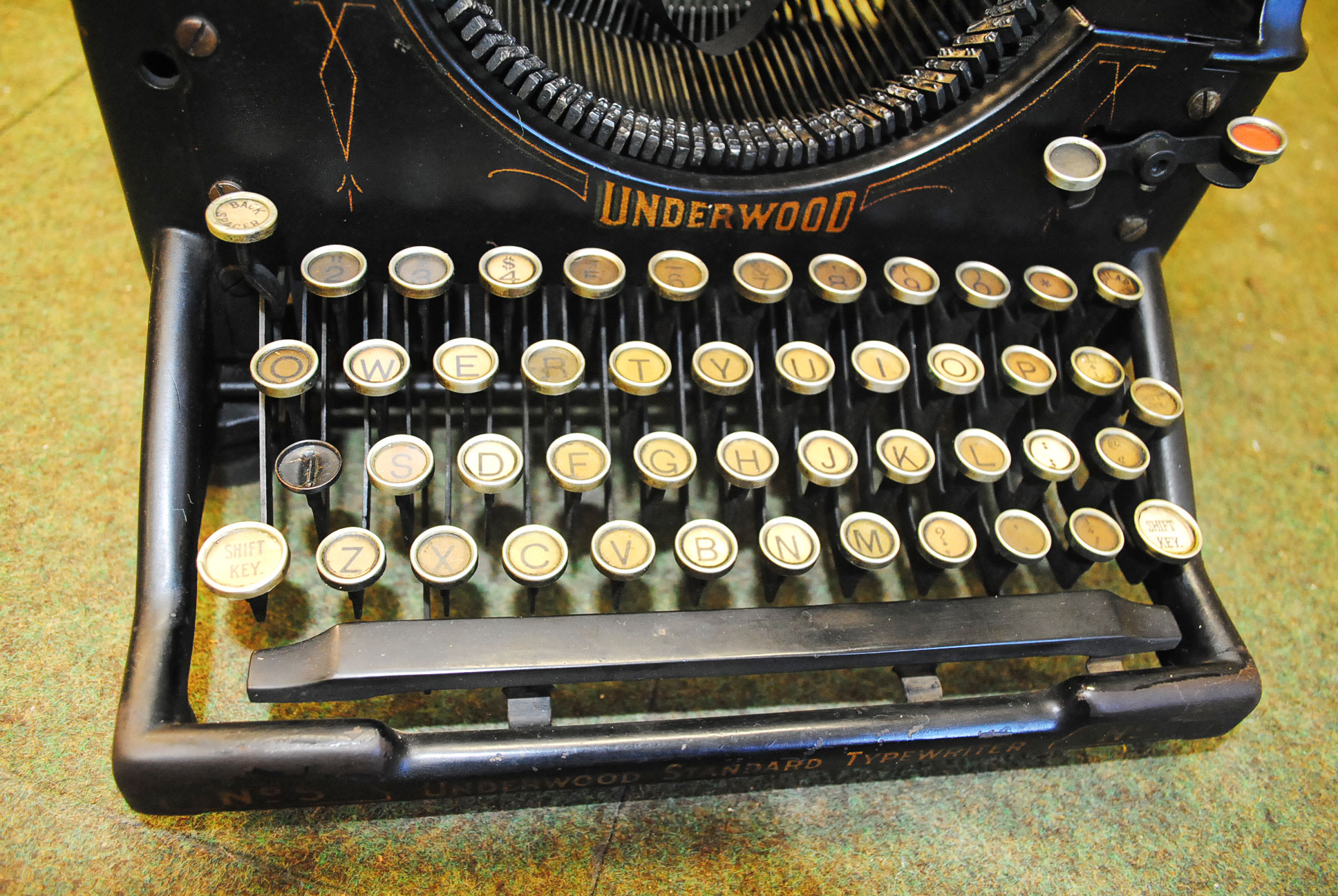 Antique Underwood Standard Typewriter NO. 05