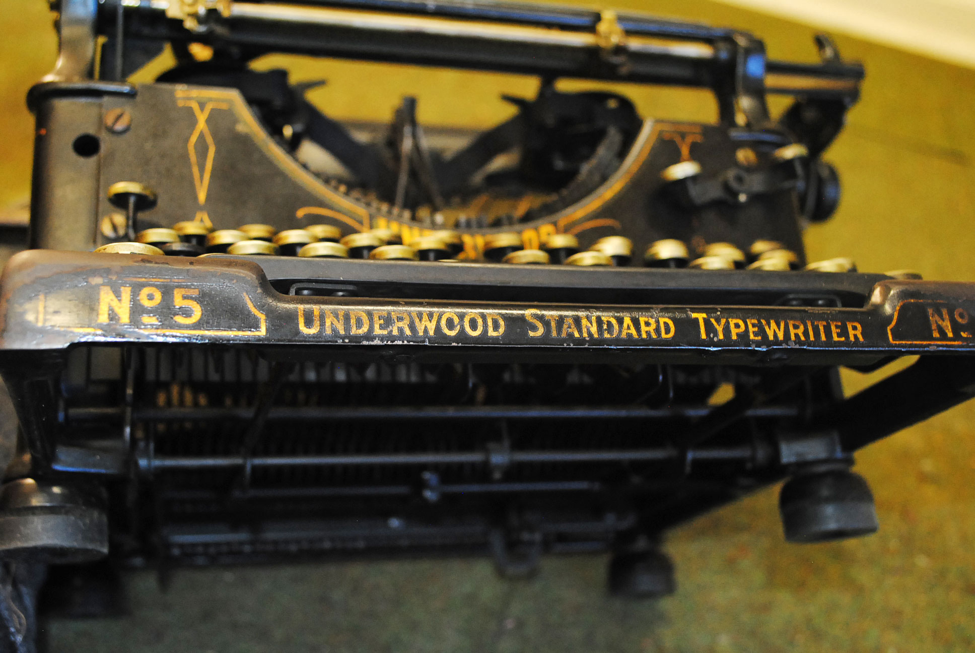 Antique Underwood Standard Typewriter NO. 05