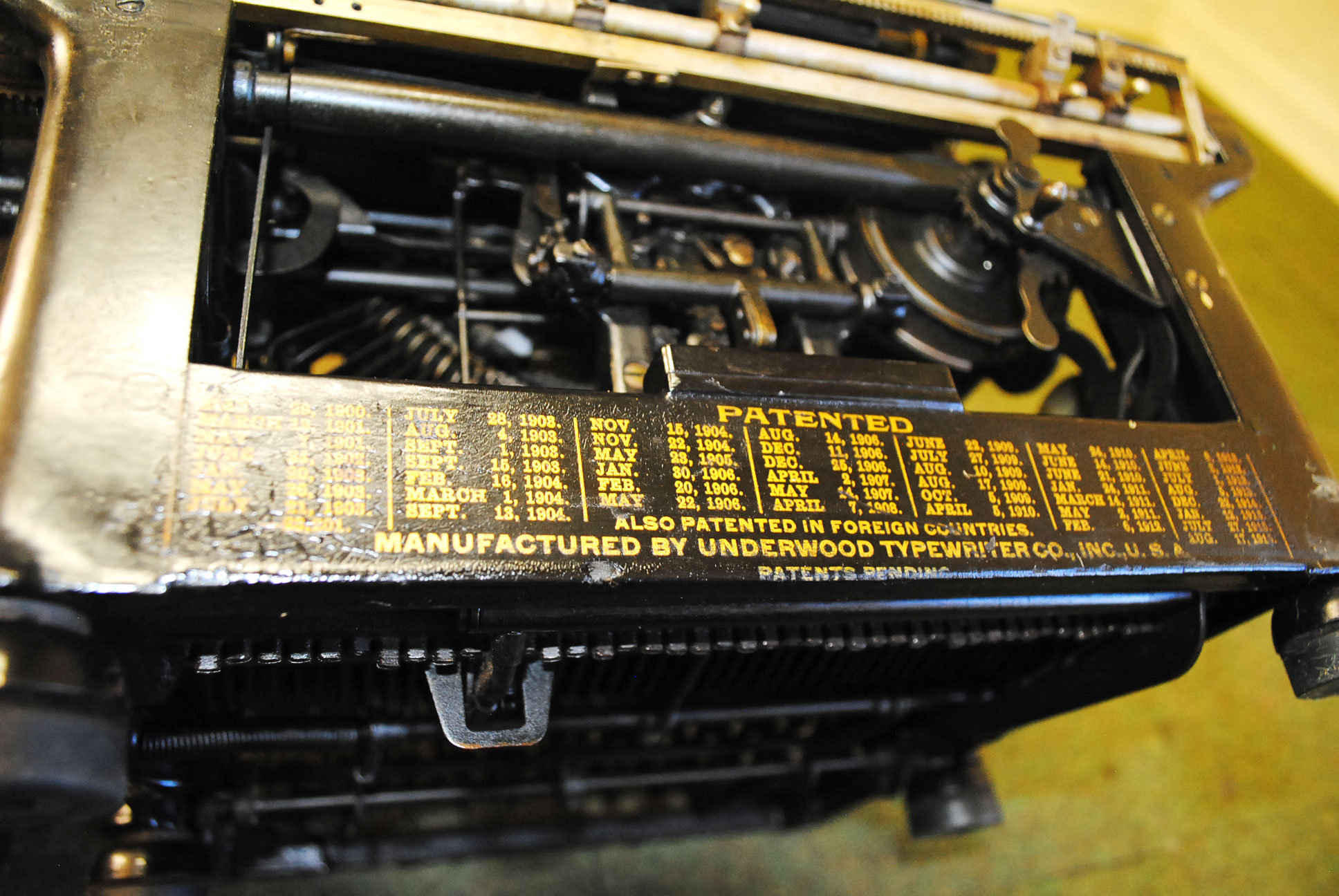 Antique Underwood Standard Typewriter NO. 05