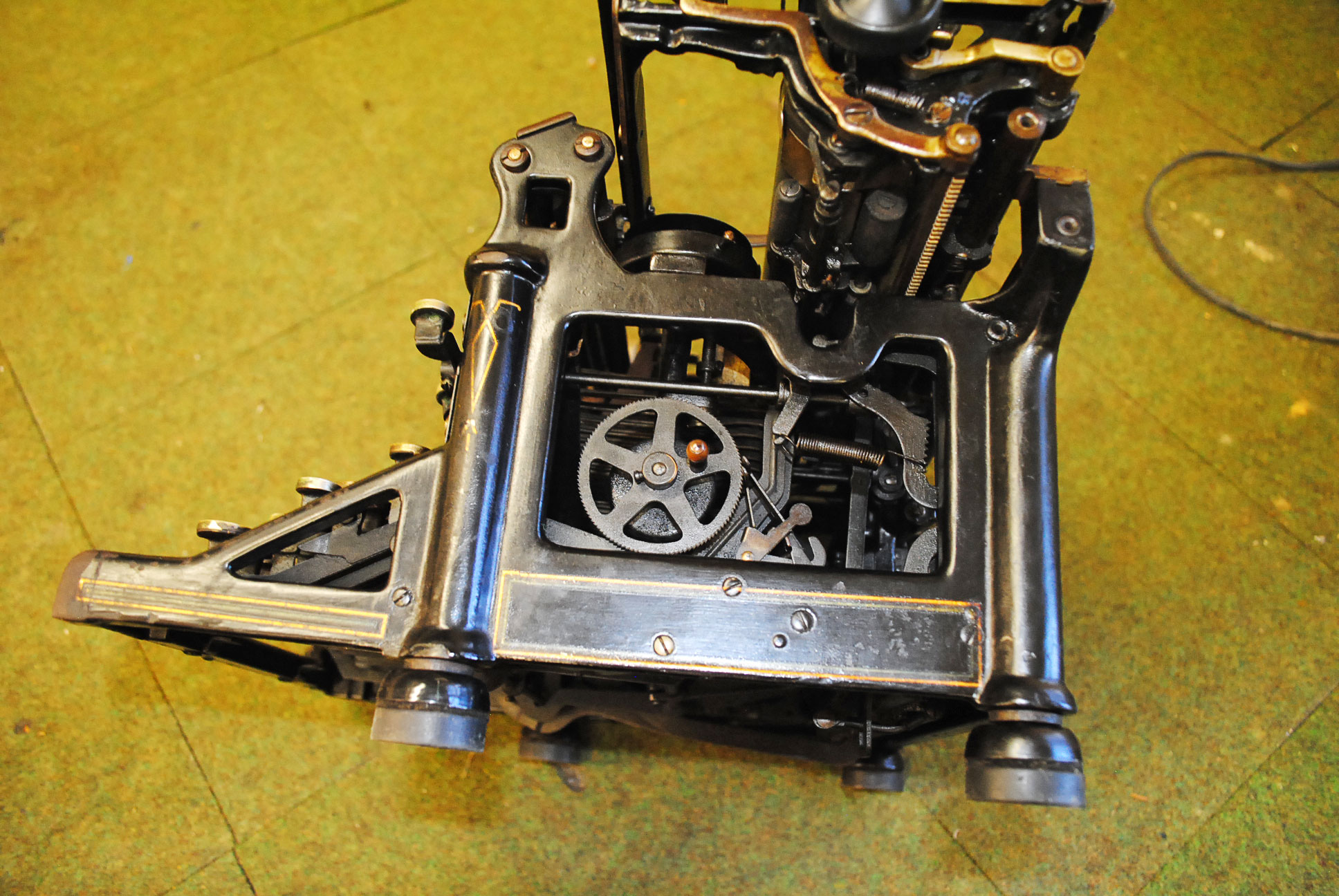 Antique Underwood Standard Typewriter NO. 05