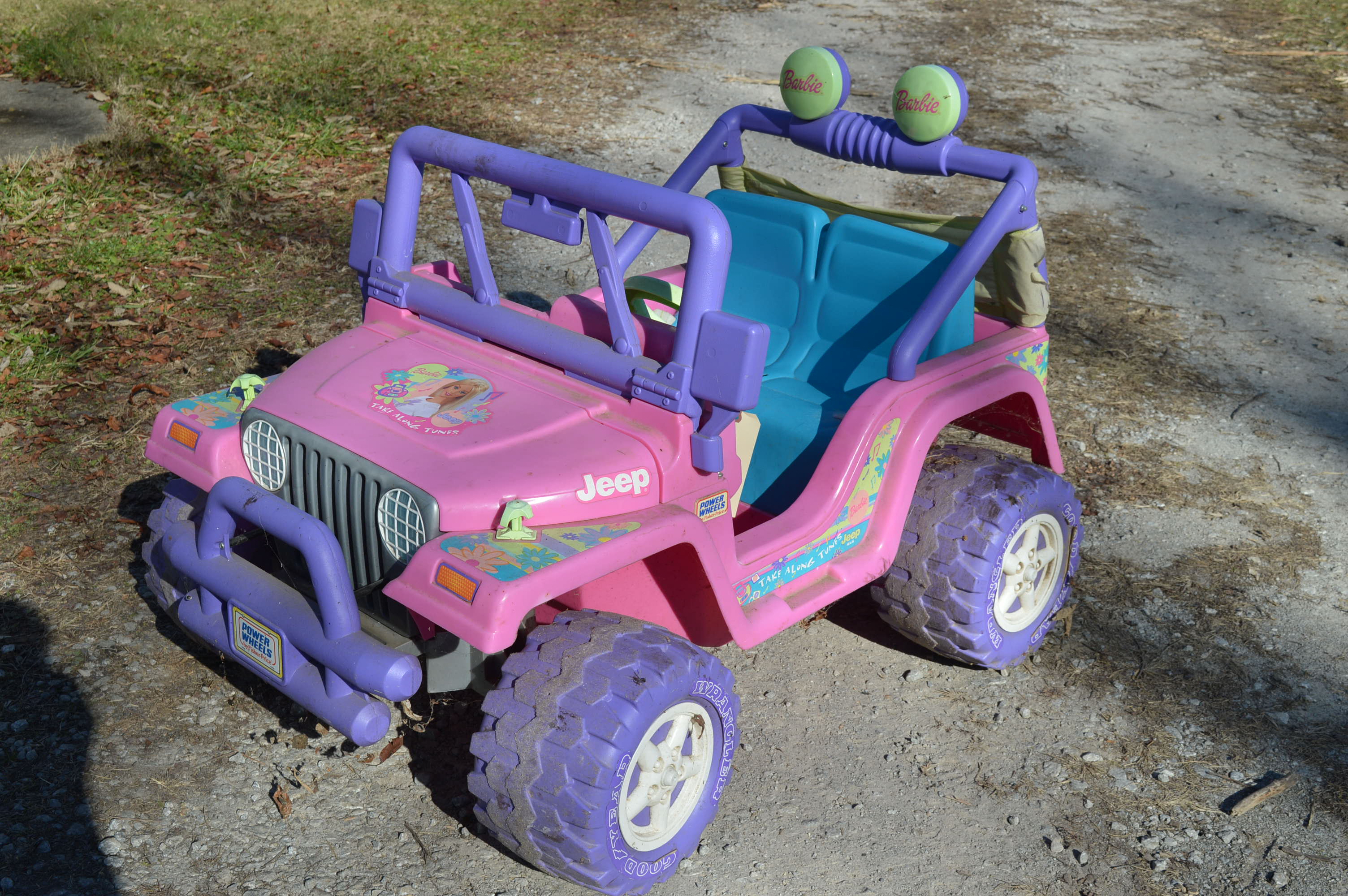 2002 Barbie "Take Along Tunes" Jeep by Power Wheels