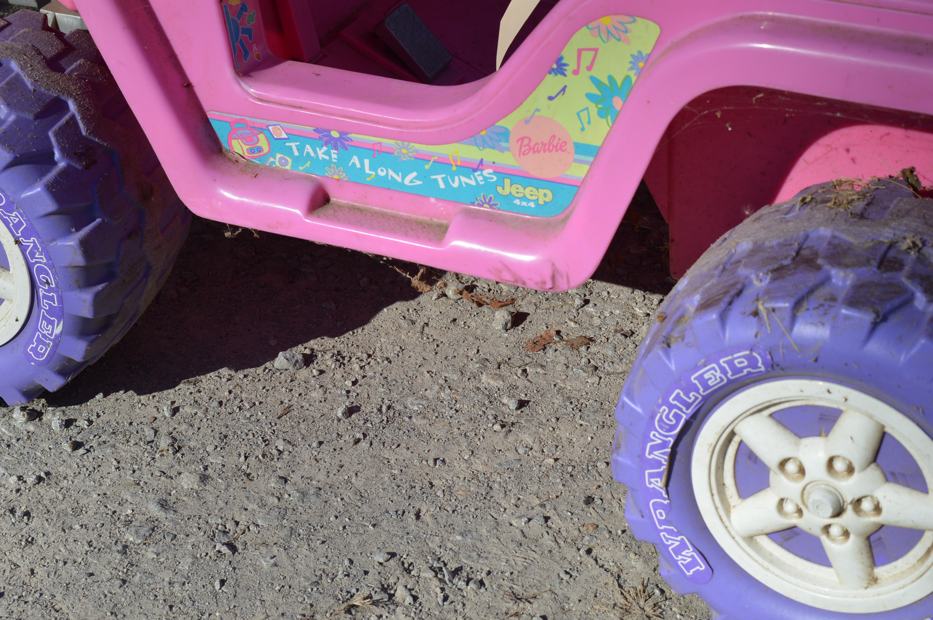 2002 Barbie "Take Along Tunes" Jeep by Power Wheels