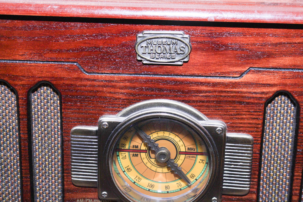 Thomas Pacconi Museum Series Phonograph/Radio/Cassette Player