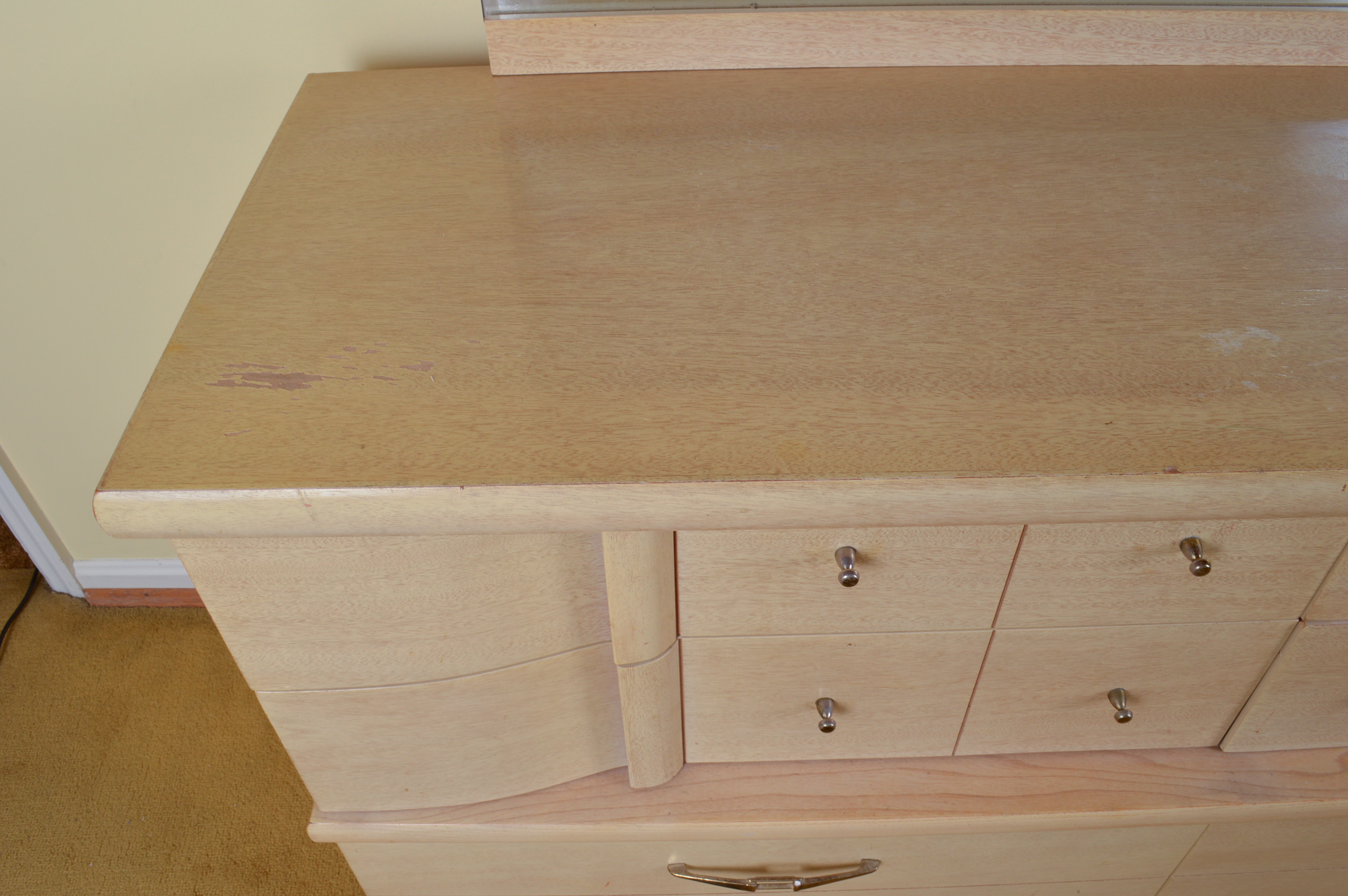 Mid Century Modern Kroehler "Stardust" Chest of Drawers With Mirror