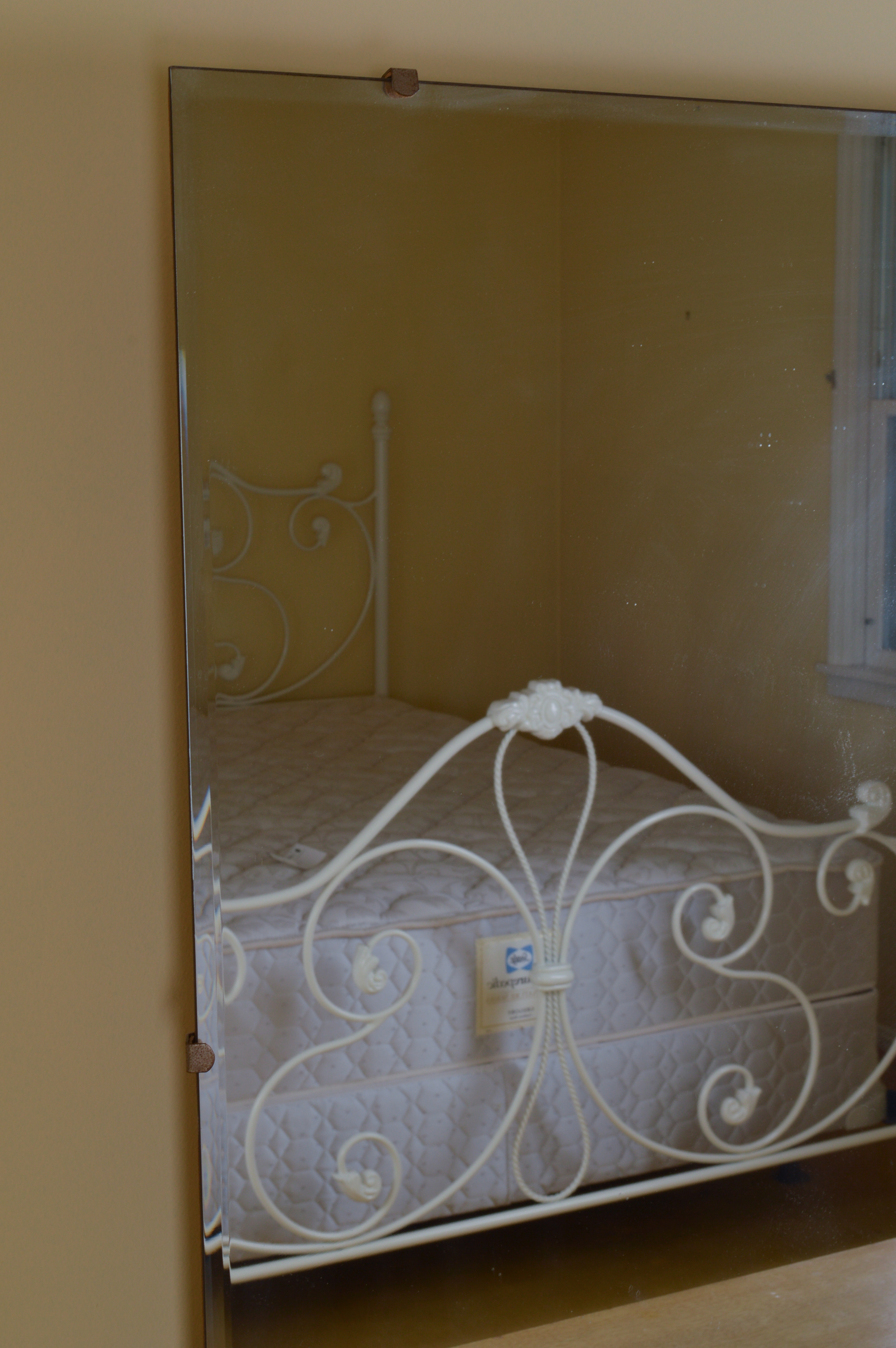 Mid Century Modern Kroehler "Stardust" Chest of Drawers With Mirror