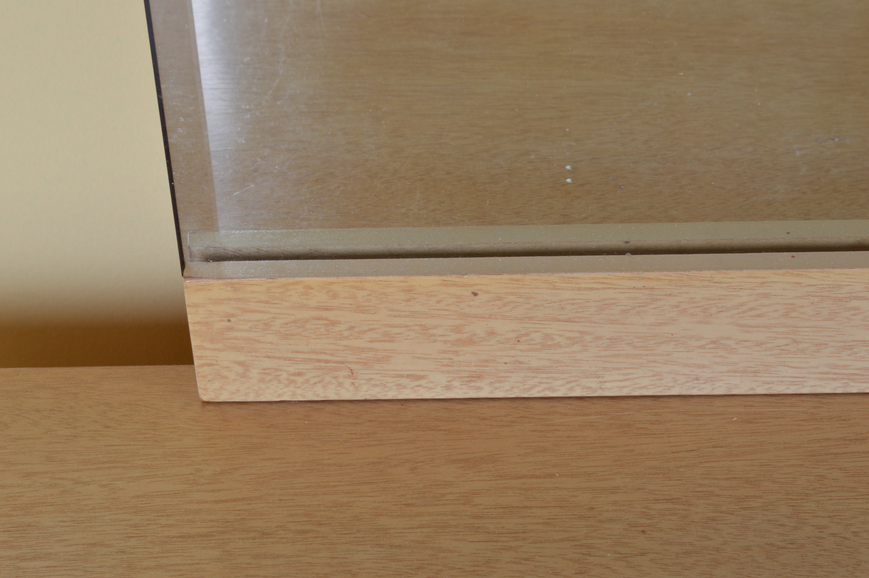 Mid Century Modern Kroehler "Stardust" Chest of Drawers With Mirror