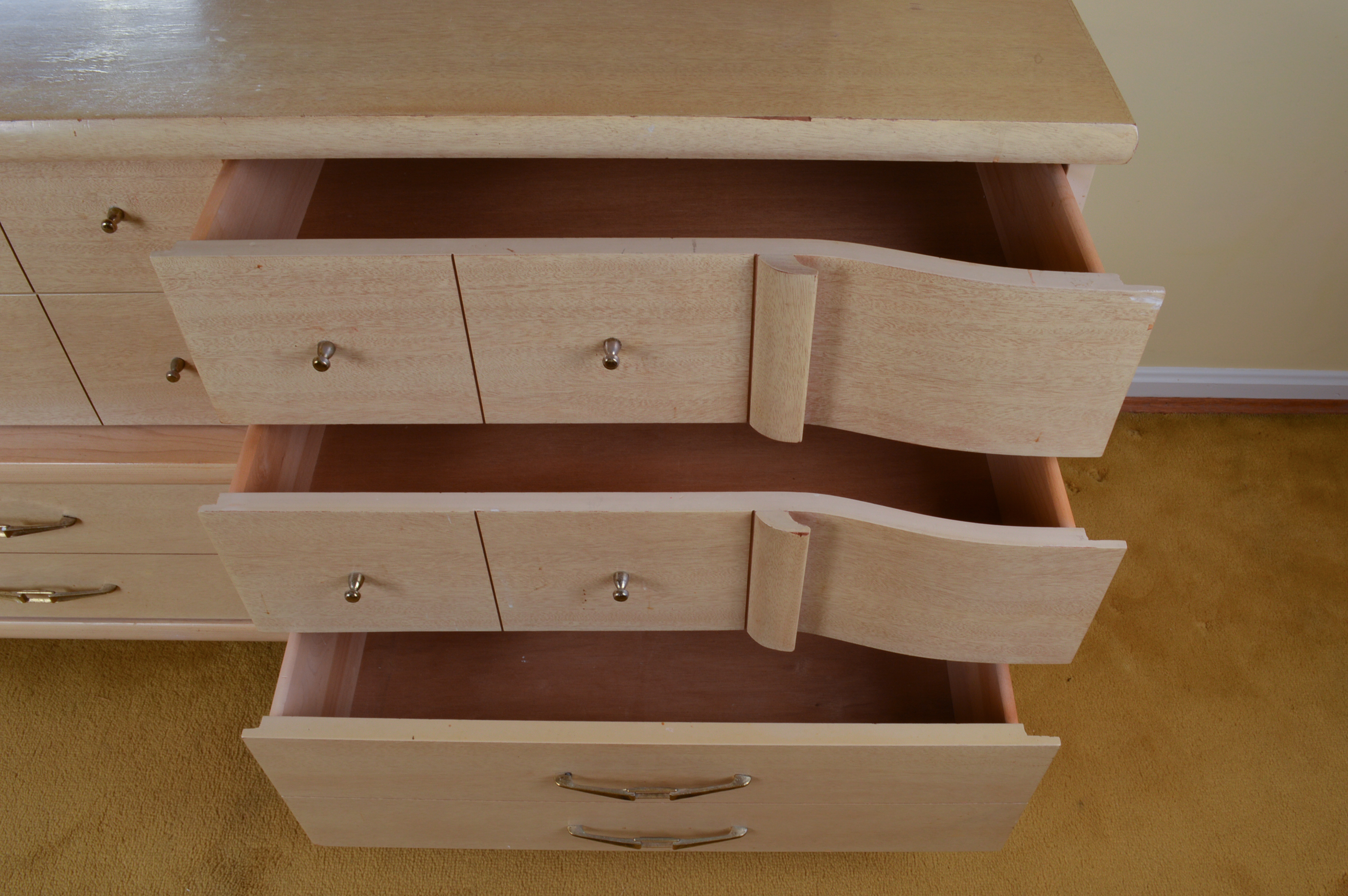 Mid Century Modern Kroehler "Stardust" Chest of Drawers With Mirror