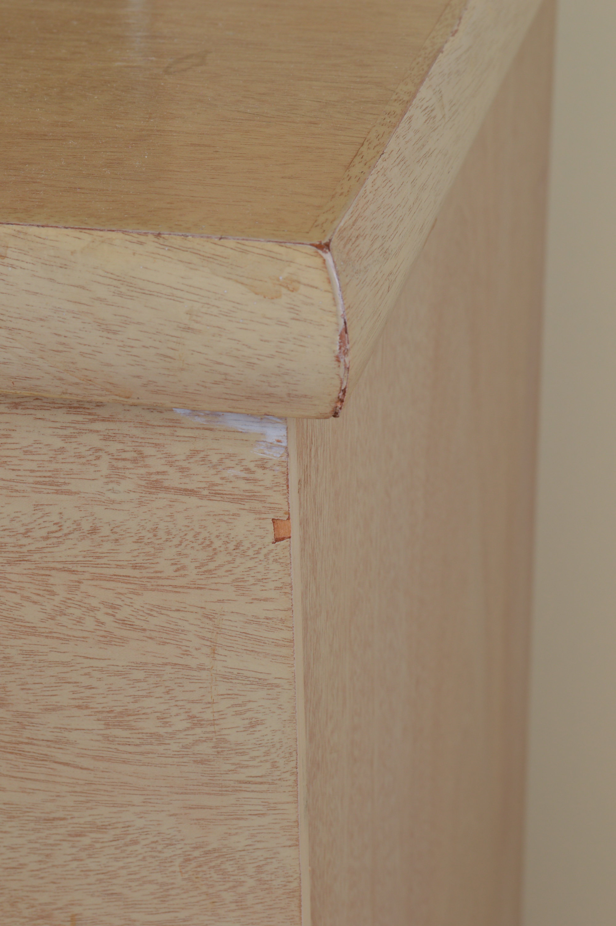 Mid Century Modern Kroehler "Stardust" Chest of Drawers With Mirror