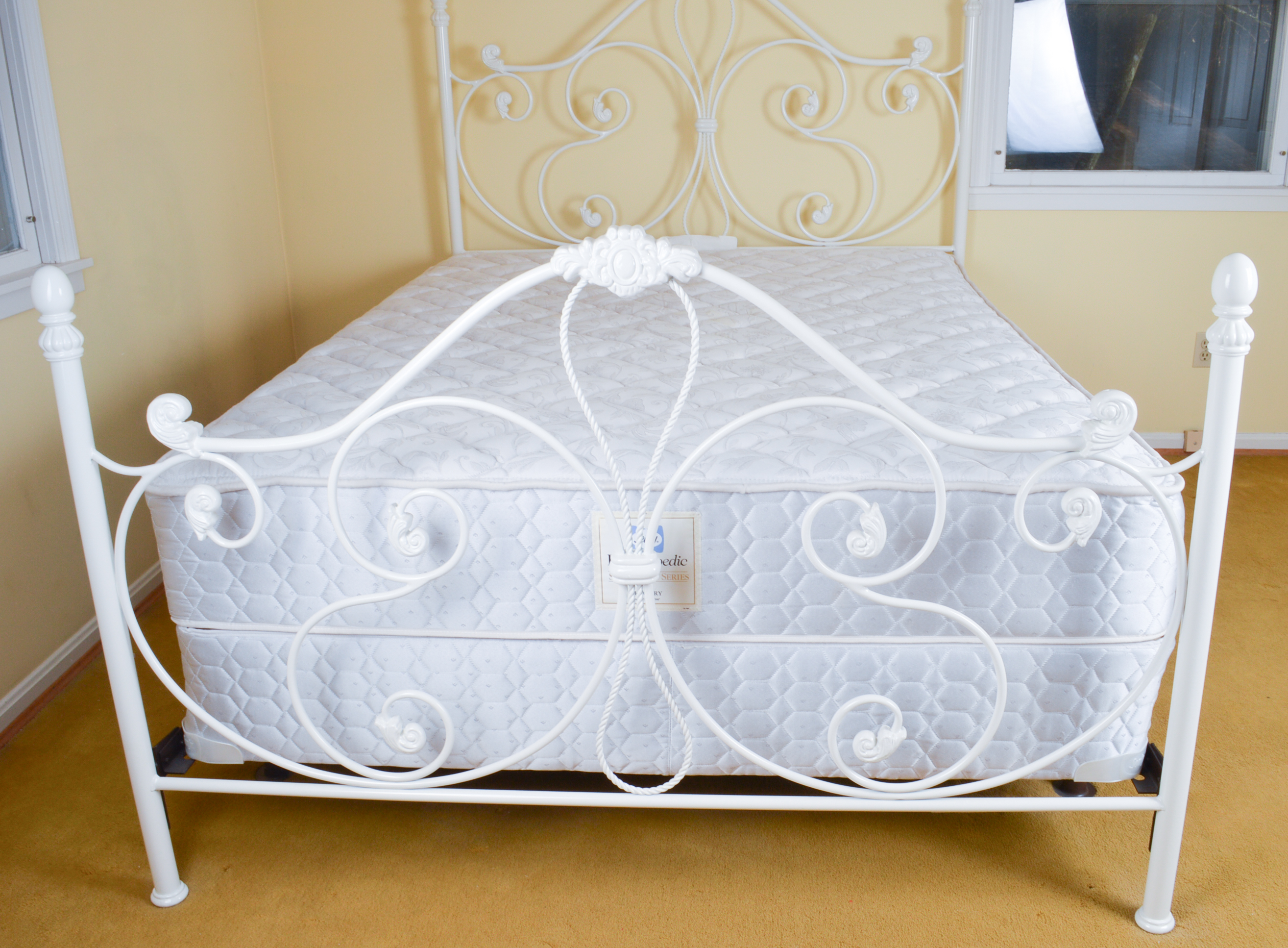 Queen Size White Metal Bed Frame