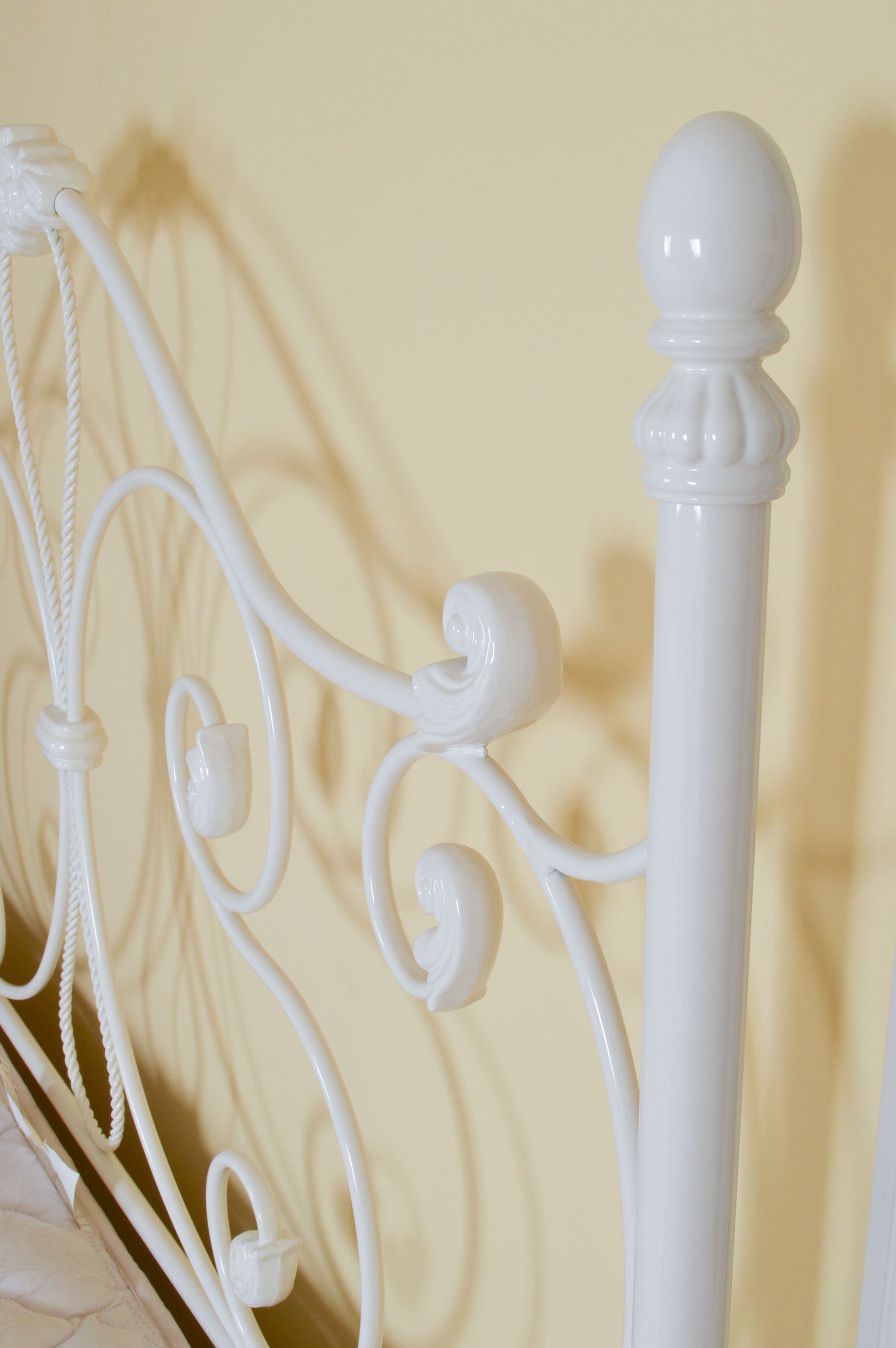 Queen Size White Metal Bed Frame