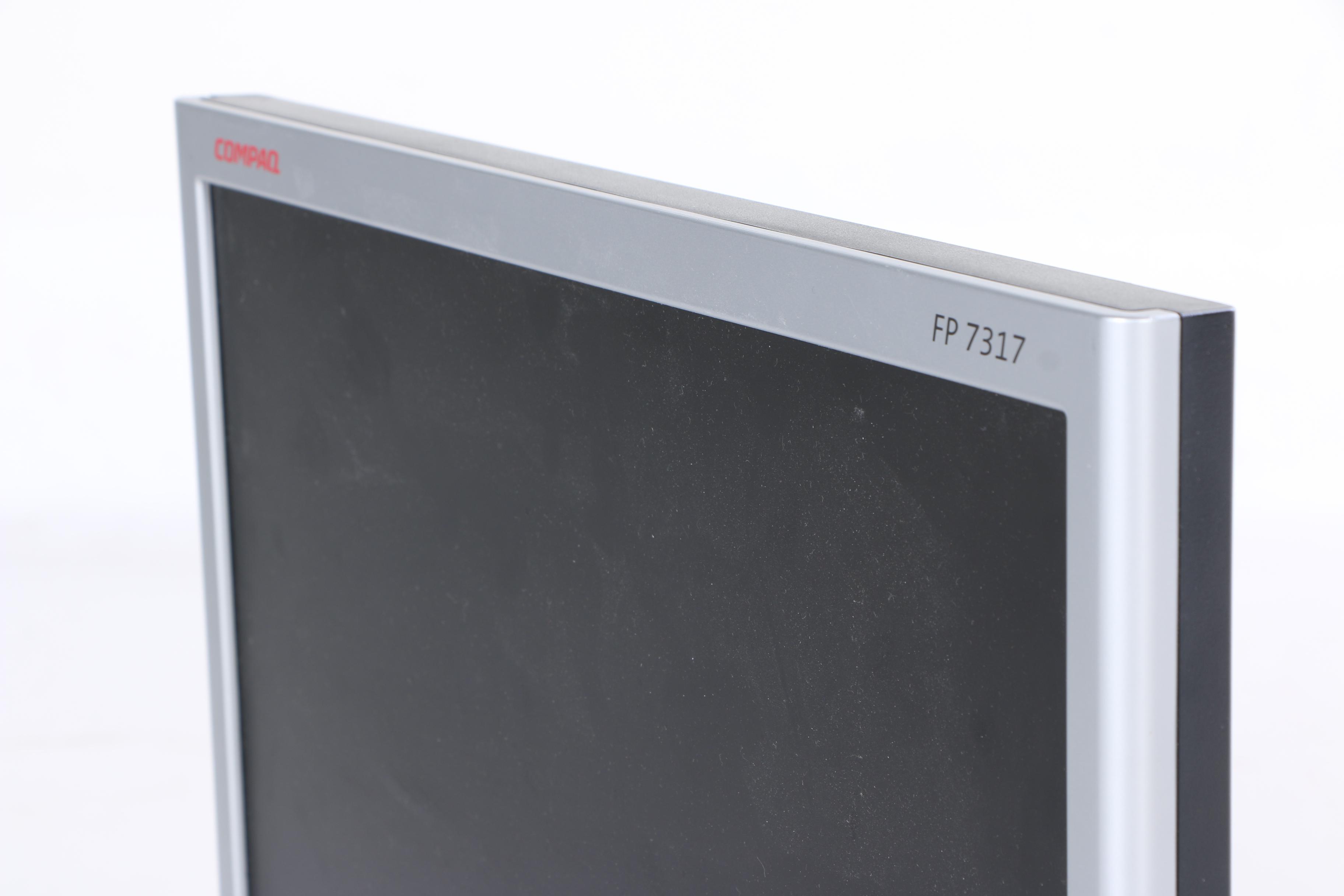 HumanWare Electronic Magnifier with Compaq "FP 7317" Monitor